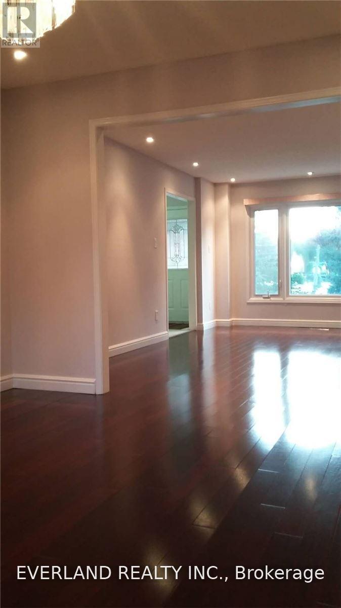 4101 Loyalist Drive, Mississauga, ON - Indoor Photo Showing Other Room