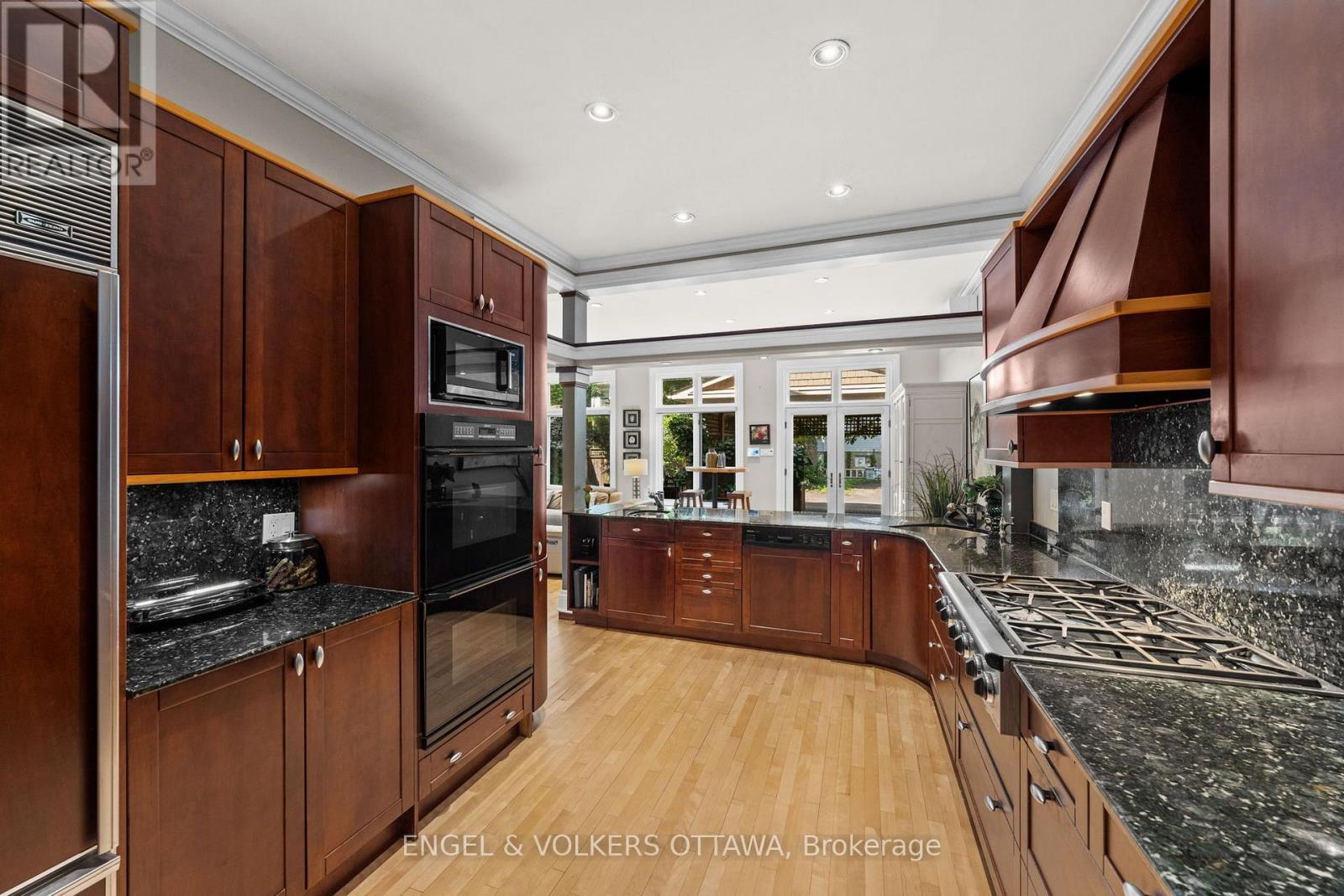 17 Oakland Avenue, Ottawa, ON - Indoor Photo Showing Kitchen