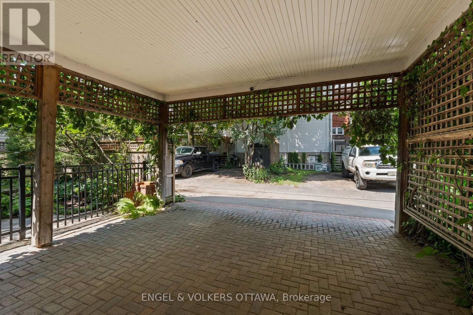 Off Ernie Brady Lane - 17 Oakland Avenue, Ottawa, ON - Outdoor