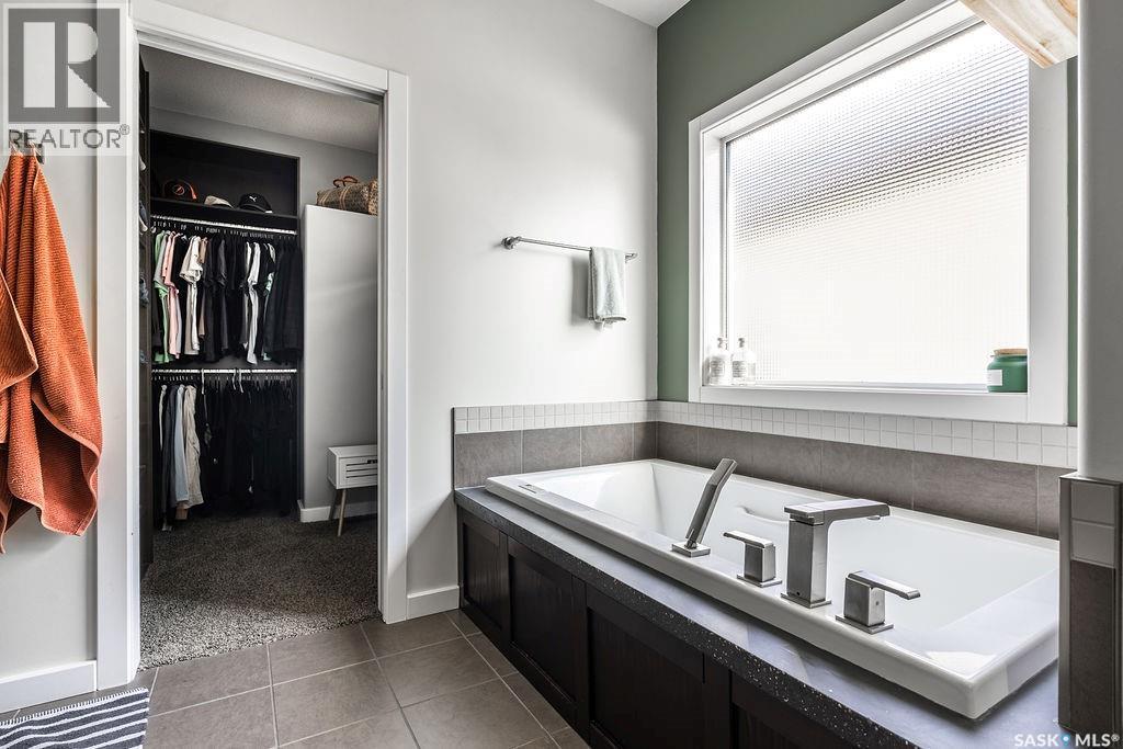 410 Willowgrove Crescent, Saskatoon, SK - Indoor Photo Showing Bathroom