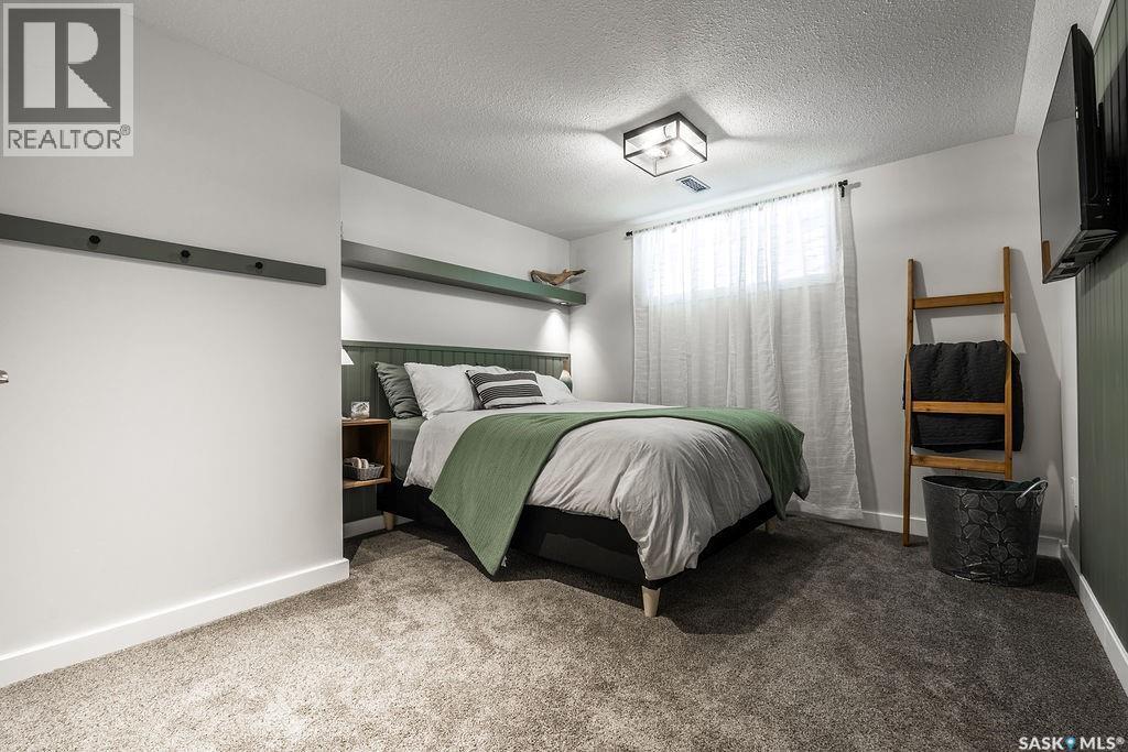 410 Willowgrove Crescent, Saskatoon, SK - Indoor Photo Showing Bedroom