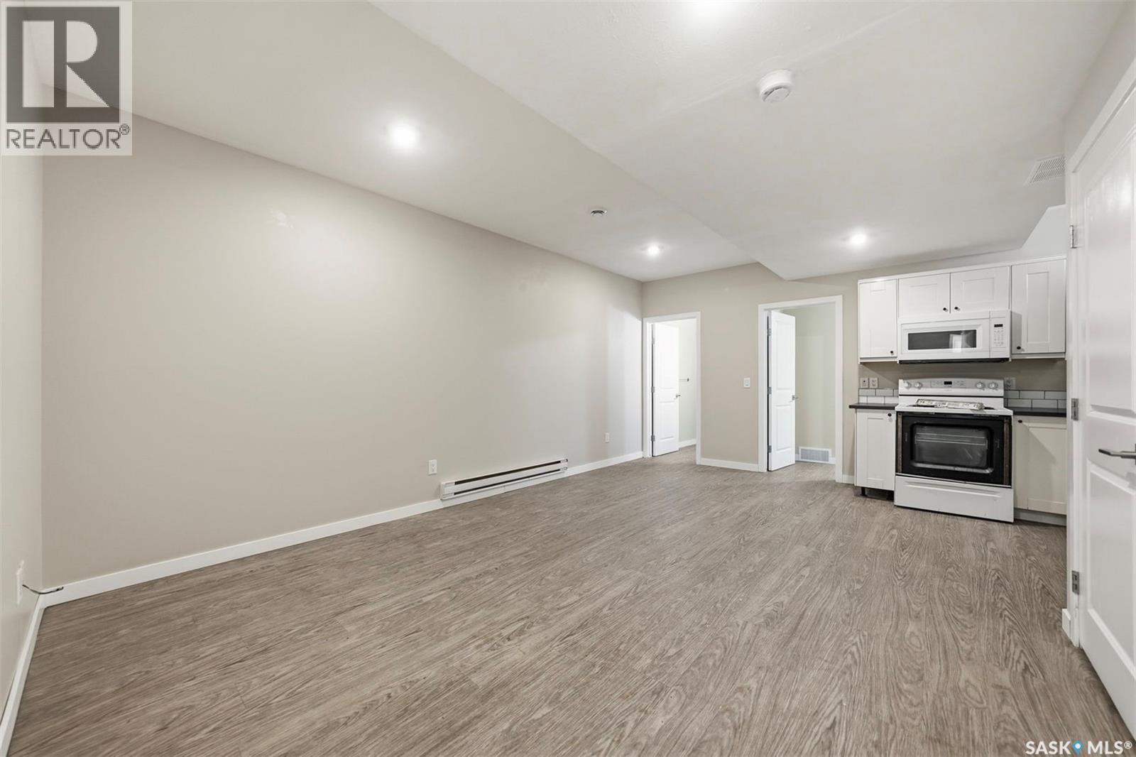 532 J Avenue N, Saskatoon, SK - Indoor