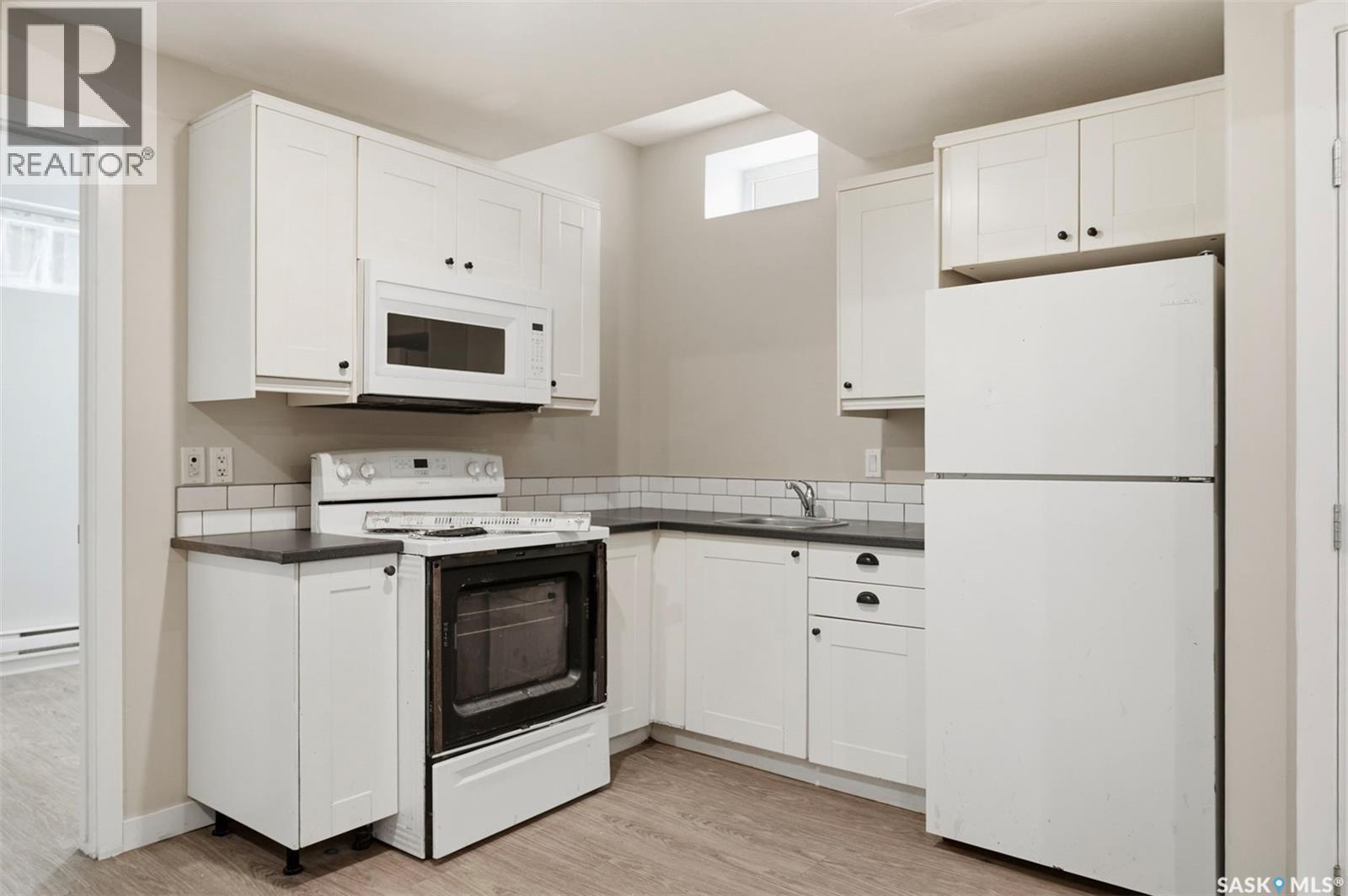532 J Avenue N, Saskatoon, SK - Indoor Photo Showing Kitchen