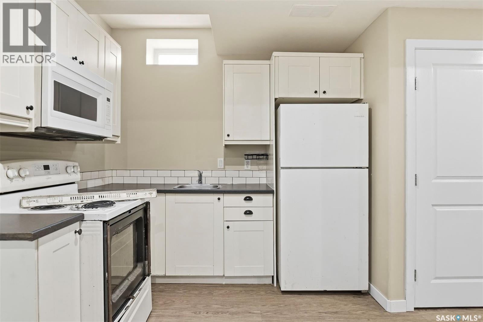 532 J Avenue N, Saskatoon, SK - Indoor Photo Showing Kitchen