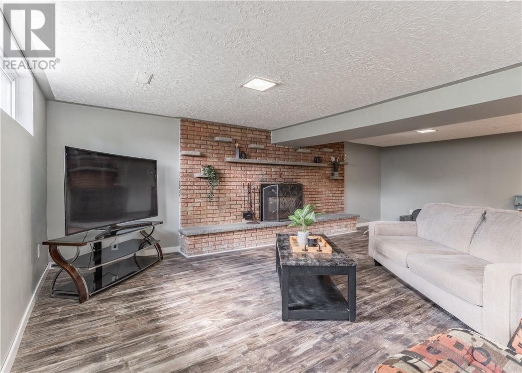 162 Lapointe Street, Sudbury, ON - Indoor Photo Showing Living Room