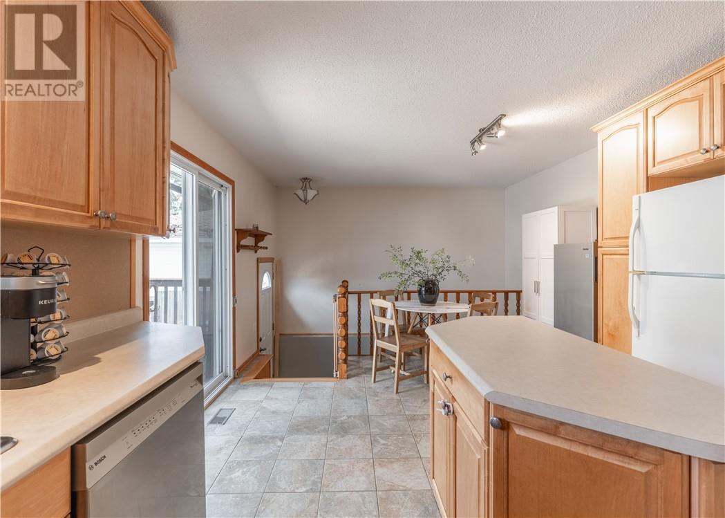 162 Lapointe Street, Sudbury, ON - Indoor Photo Showing Kitchen
