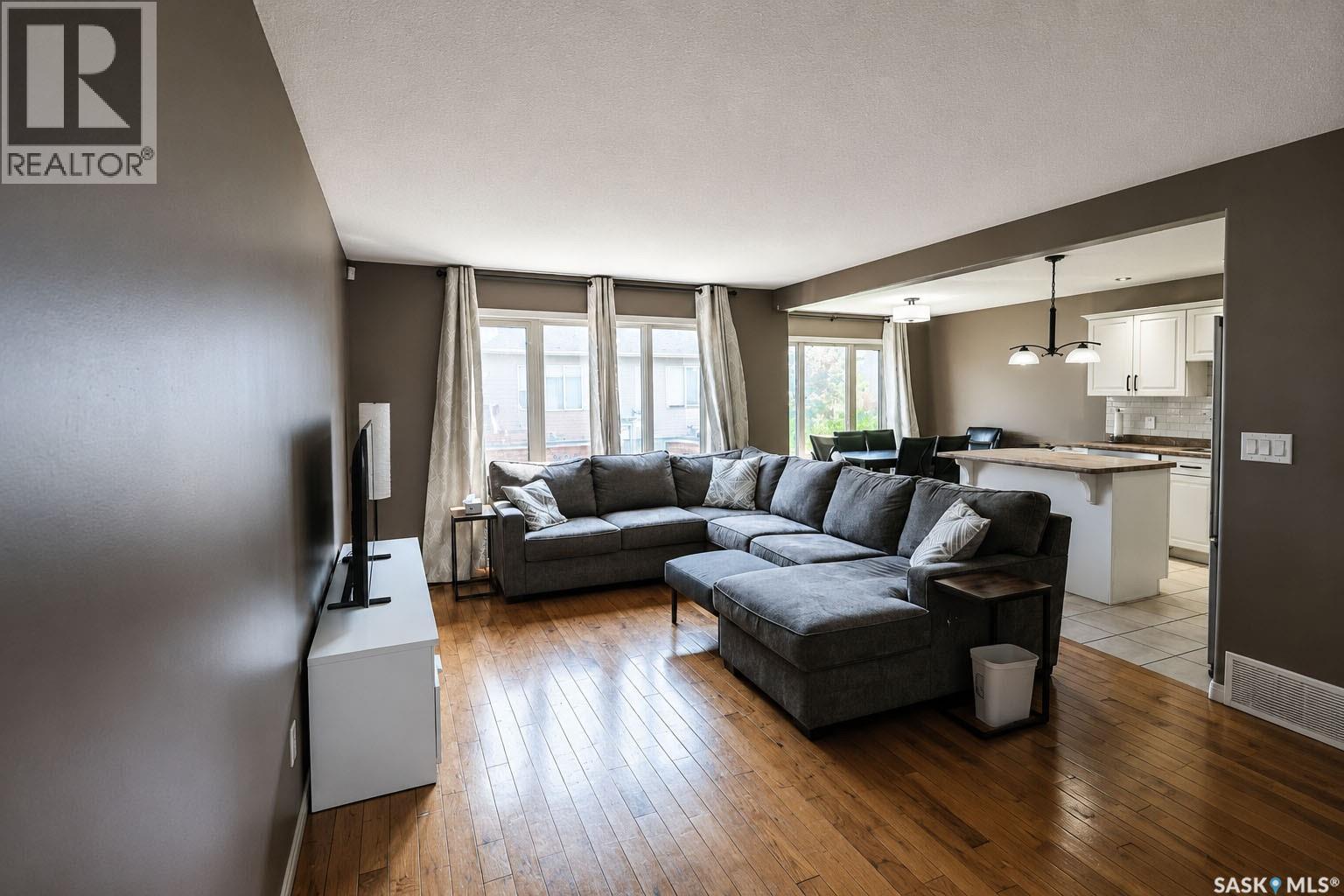 53 1600 Muzzy Drive, Prince Albert, SK - Indoor Photo Showing Living Room