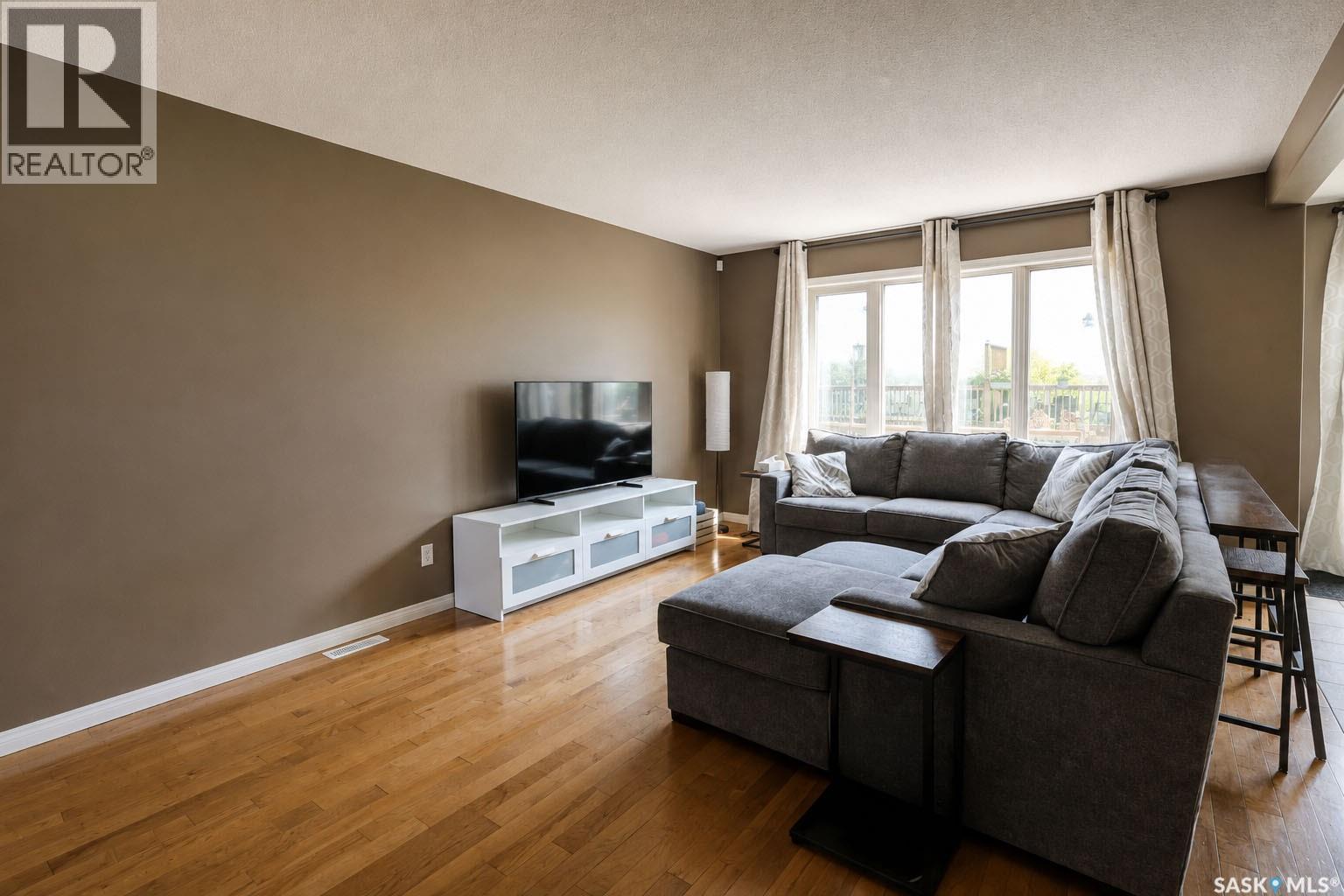53 1600 Muzzy Drive, Prince Albert, SK - Indoor Photo Showing Living Room
