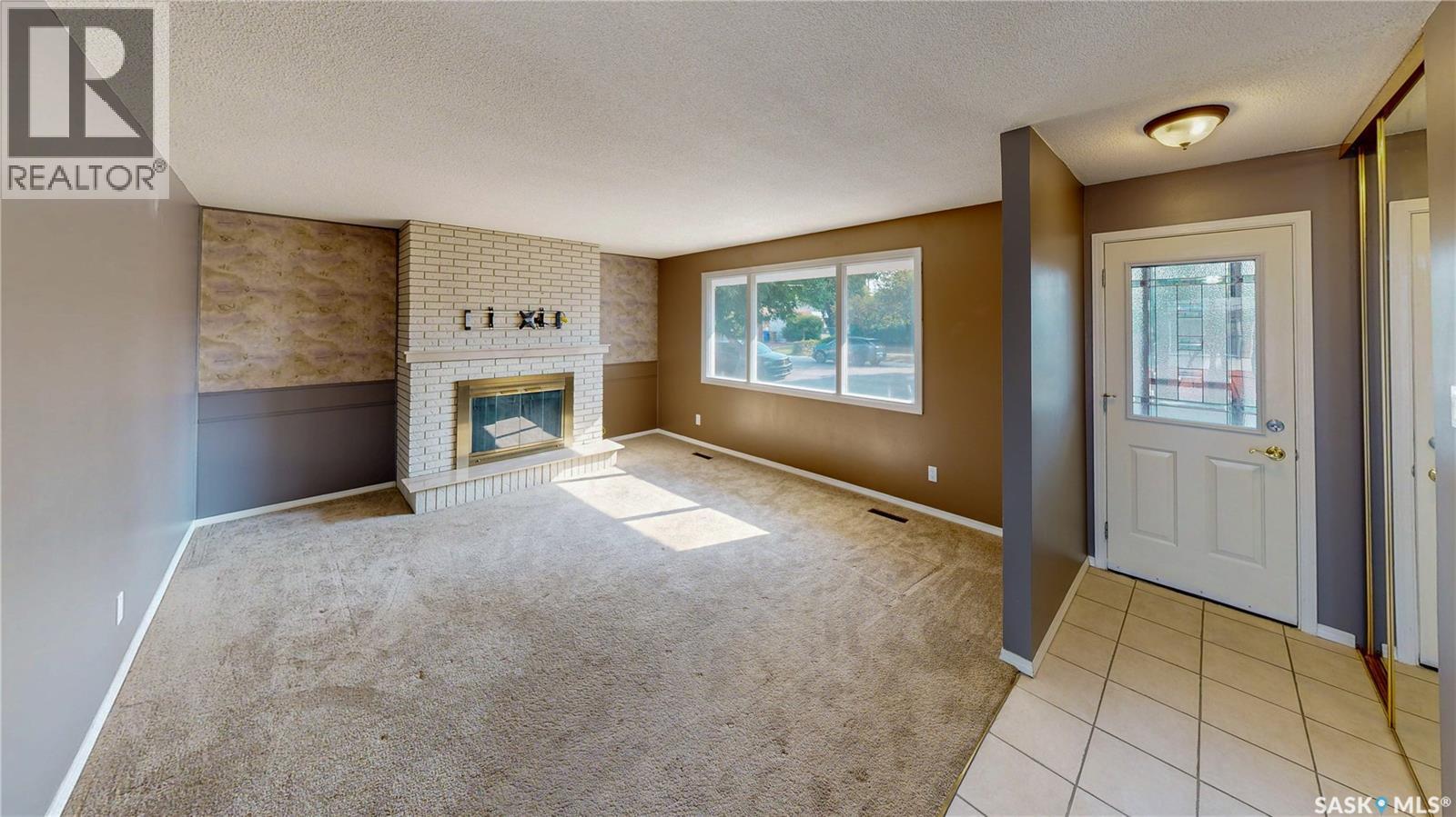 60 Gale Street, Regina, SK - Indoor With Fireplace