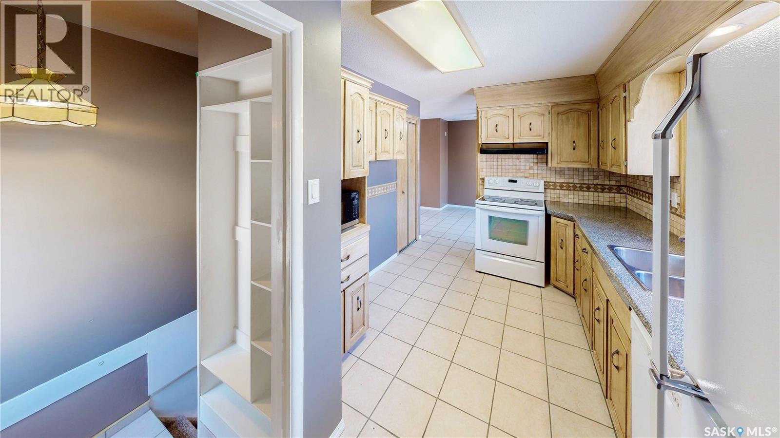 60 Gale Street, Regina, SK - Indoor Photo Showing Kitchen