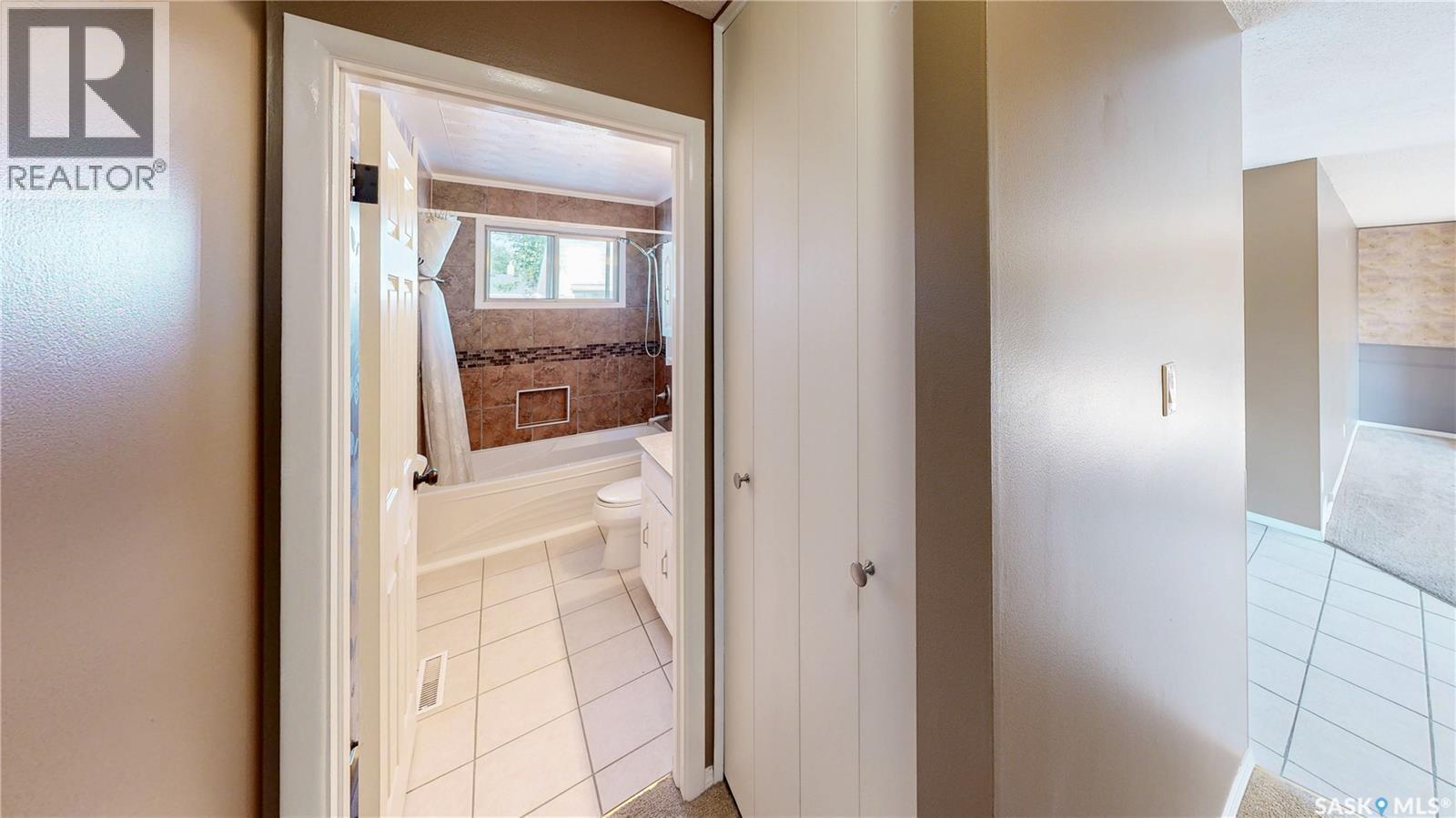 60 Gale Street, Regina, SK - Indoor Photo Showing Other Room