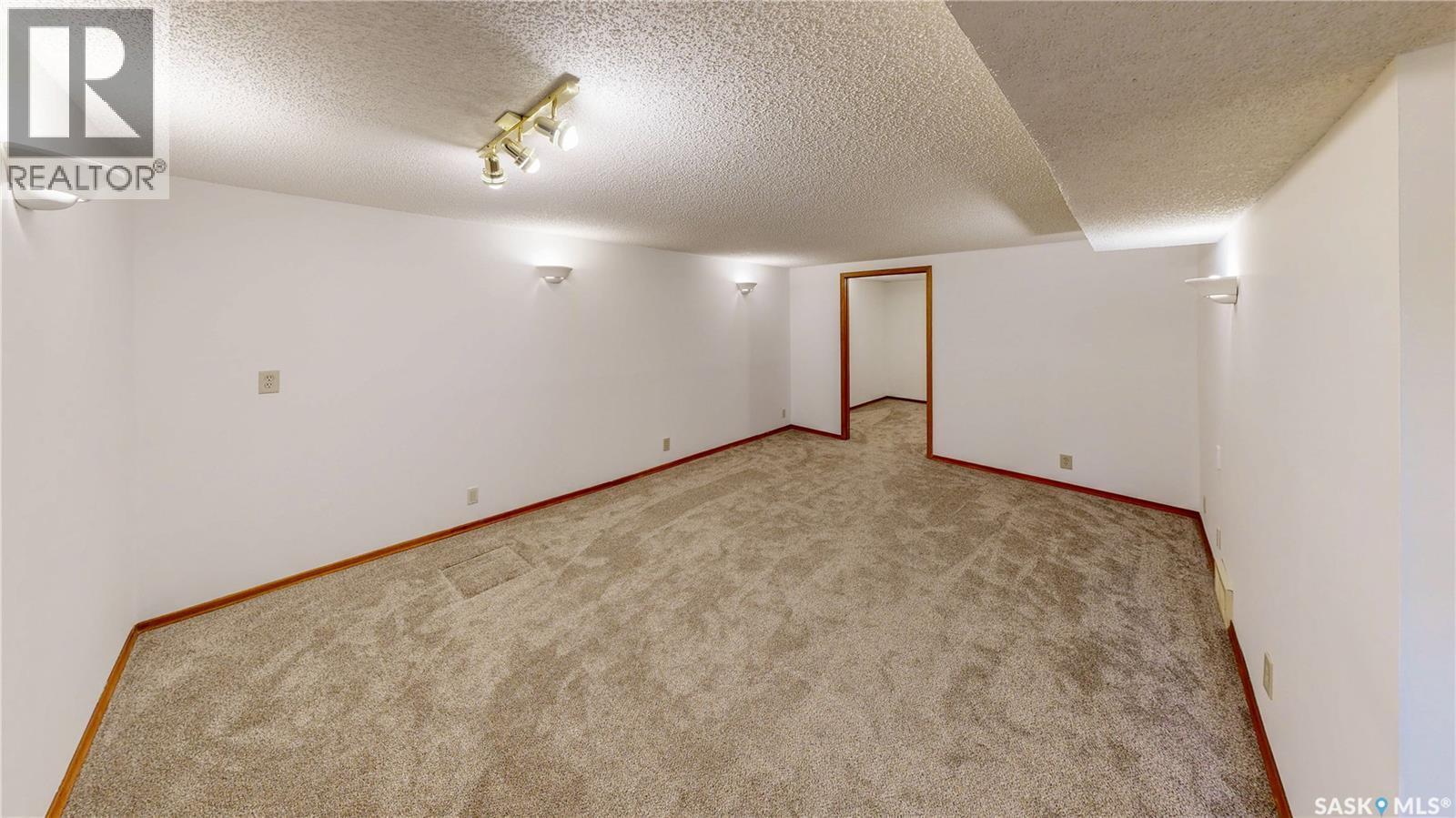 60 Gale Street, Regina, SK - Indoor Photo Showing Other Room
