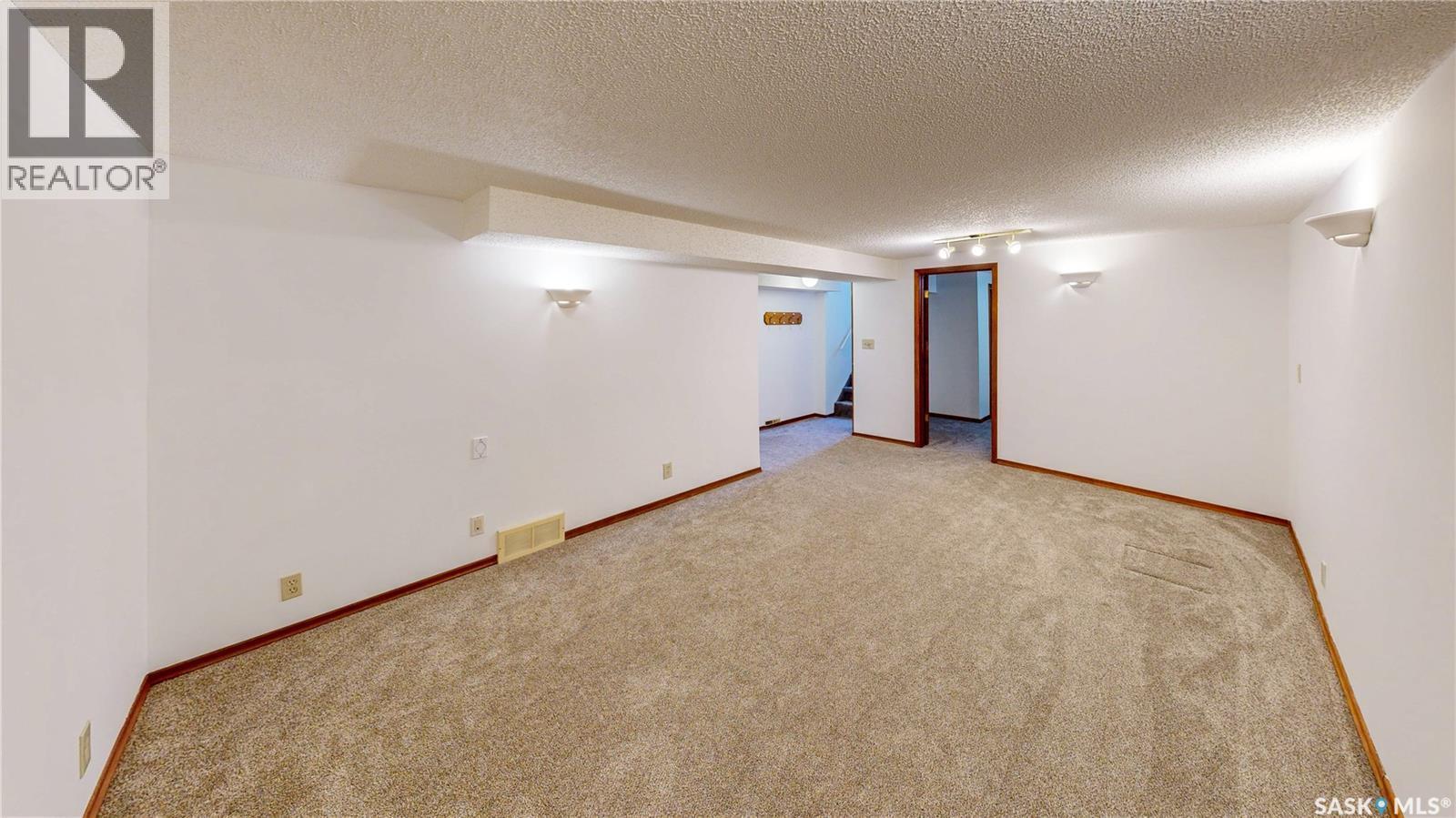 60 Gale Street, Regina, SK - Indoor Photo Showing Other Room
