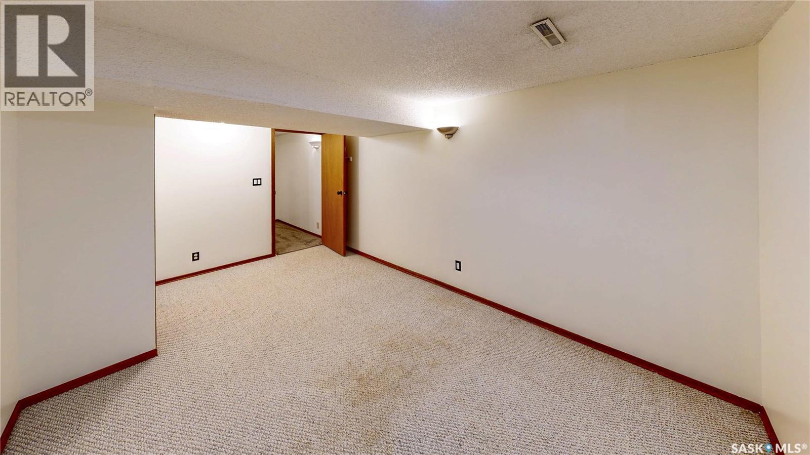 60 Gale Street, Regina, SK - Indoor Photo Showing Other Room