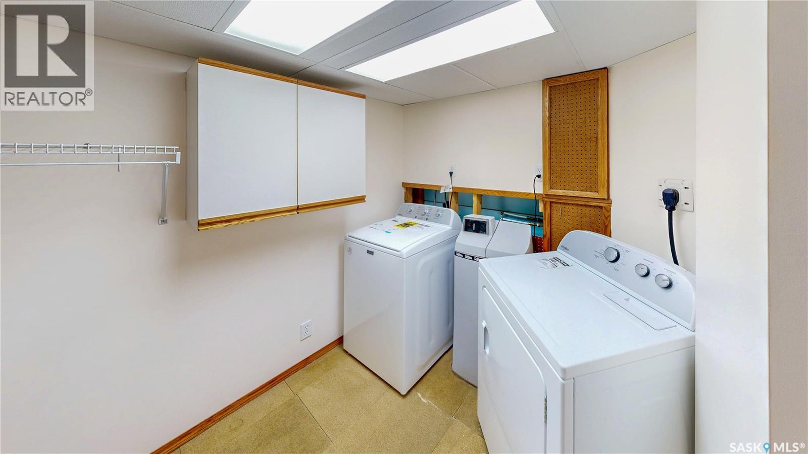 60 Gale Street, Regina, SK - Indoor Photo Showing Laundry Room