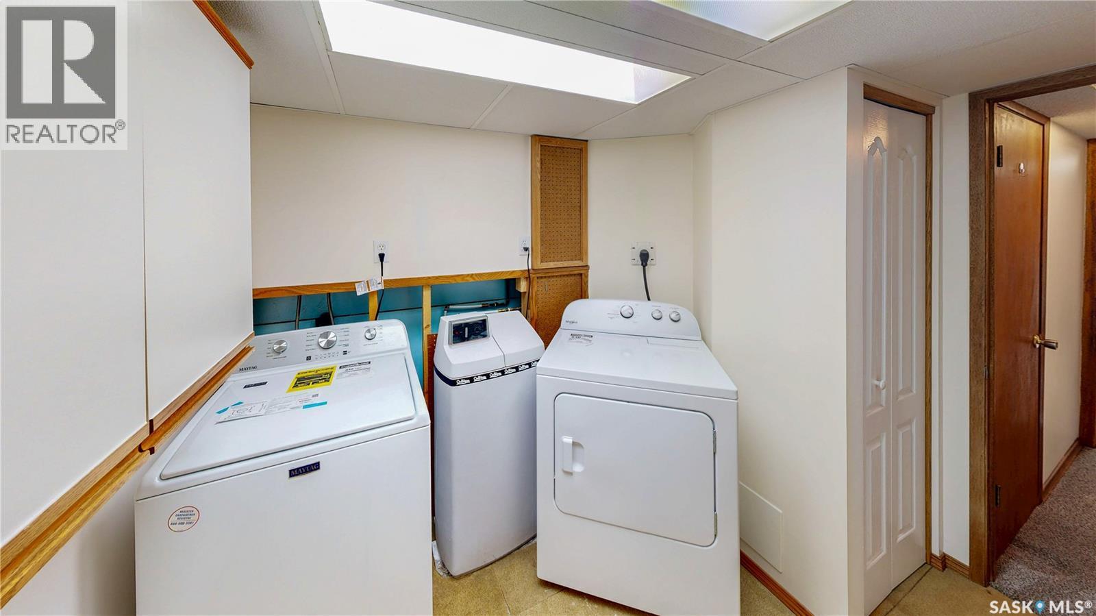 60 Gale Street, Regina, SK - Indoor Photo Showing Laundry Room
