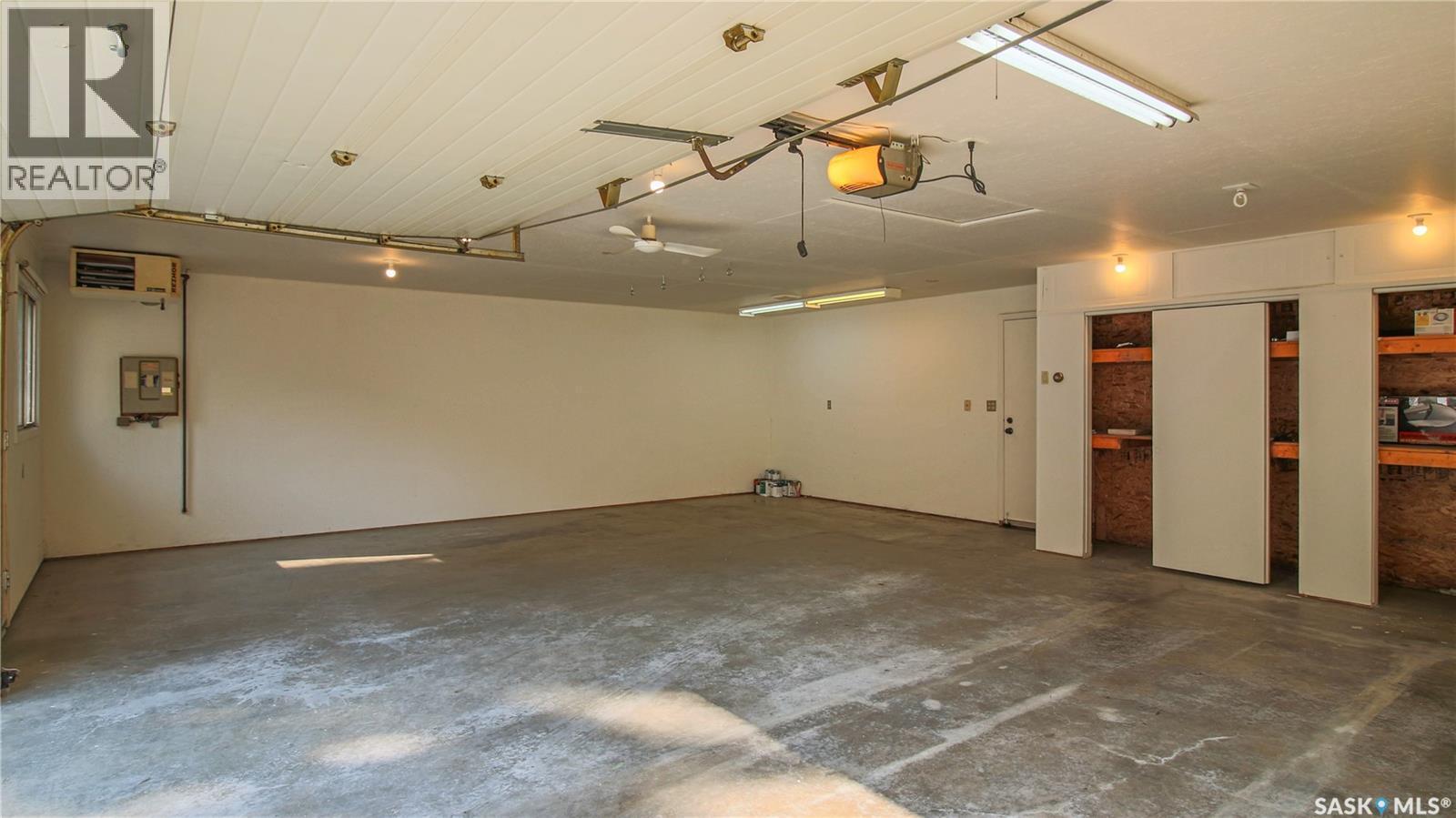 60 Gale Street, Regina, SK - Indoor Photo Showing Garage