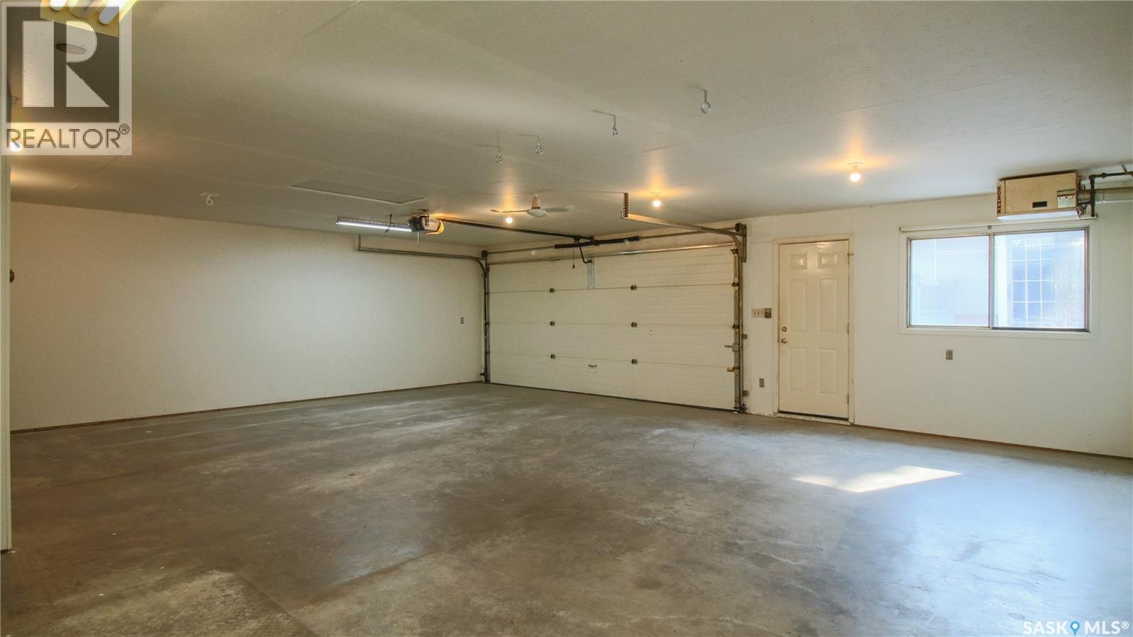 60 Gale Street, Regina, SK - Indoor Photo Showing Garage