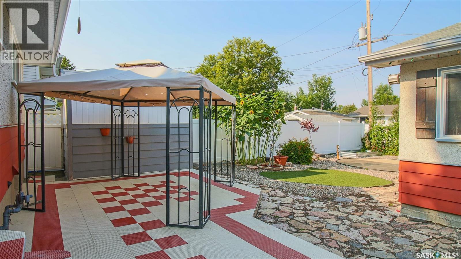 60 Gale Street, Regina, SK - Outdoor