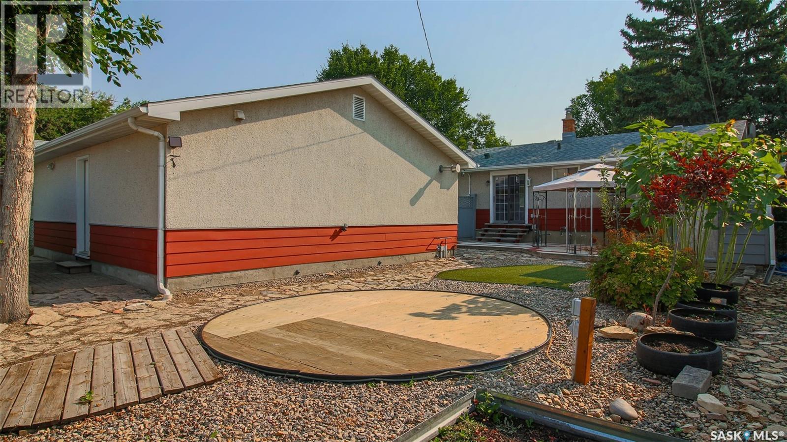 60 Gale Street, Regina, SK - Outdoor With Deck Patio Veranda With Exterior