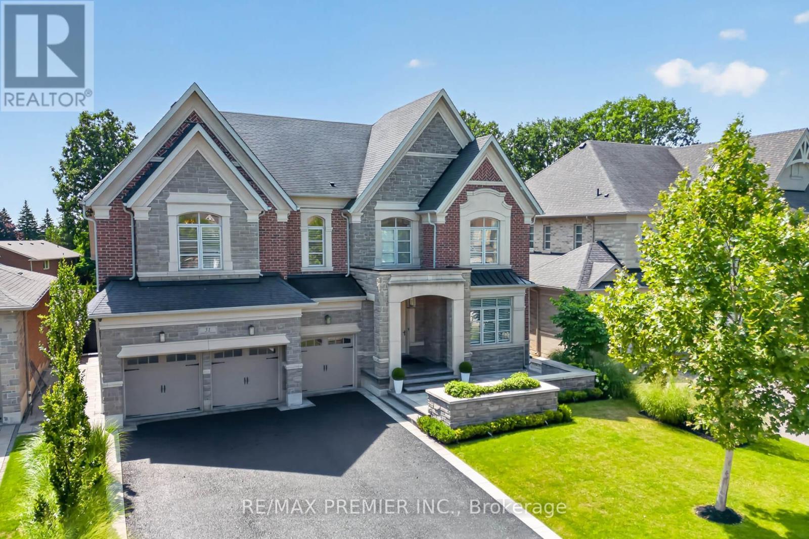 31 Sarracini Crescent, Vaughan, ON - Outdoor With Facade