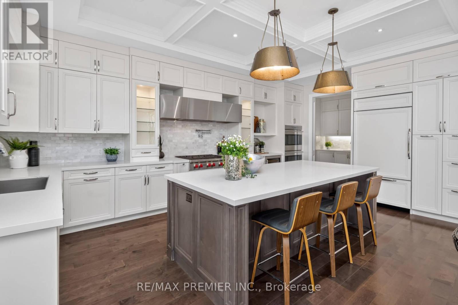 31 Sarracini Crescent, Vaughan, ON - Indoor Photo Showing Kitchen With Upgraded Kitchen