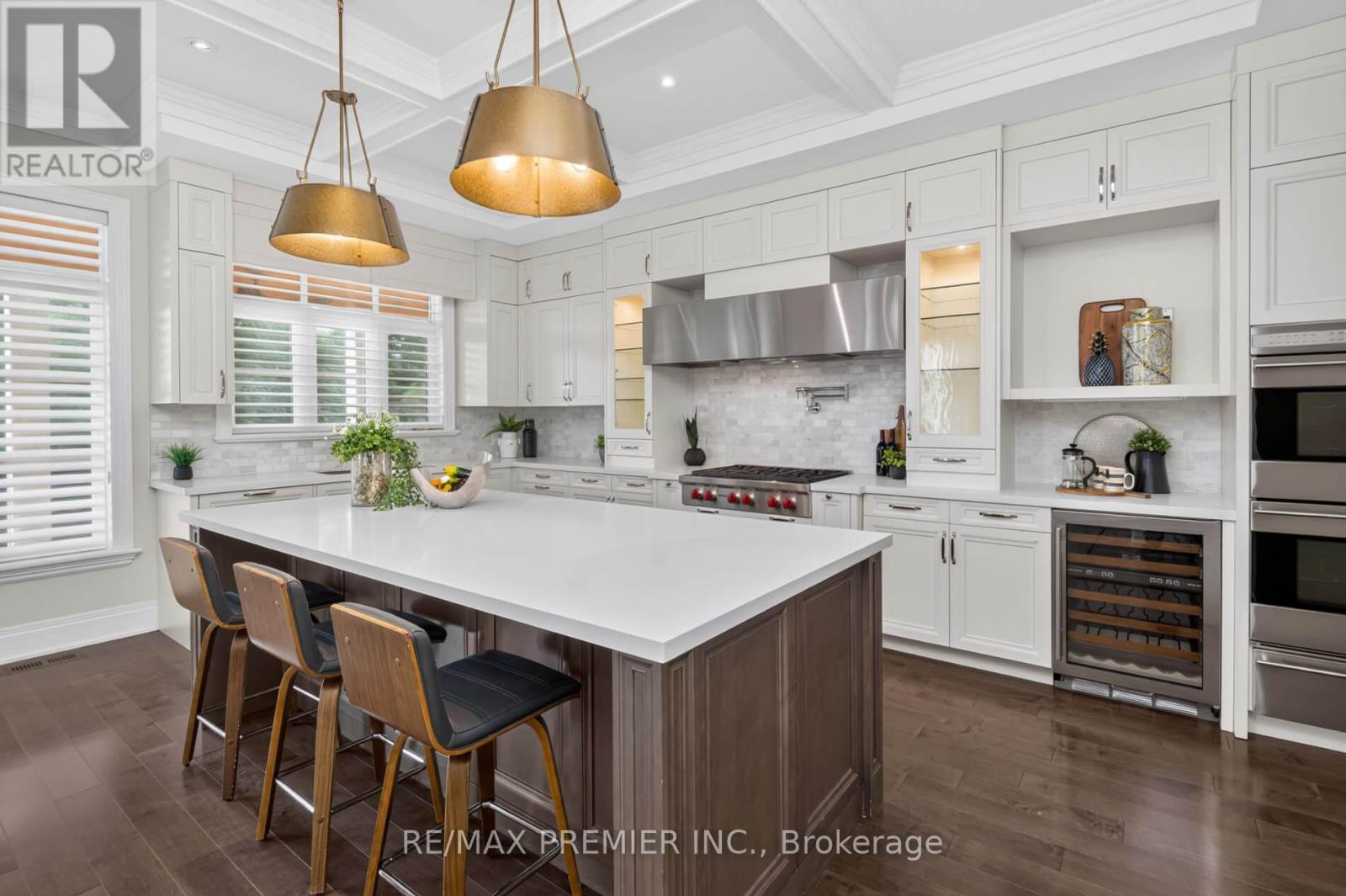 31 Sarracini Crescent, Vaughan, ON - Indoor Photo Showing Kitchen With Upgraded Kitchen
