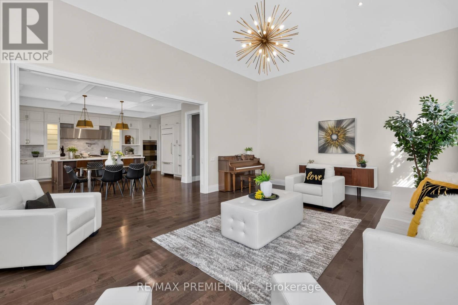 31 Sarracini Crescent, Vaughan, ON - Indoor Photo Showing Living Room