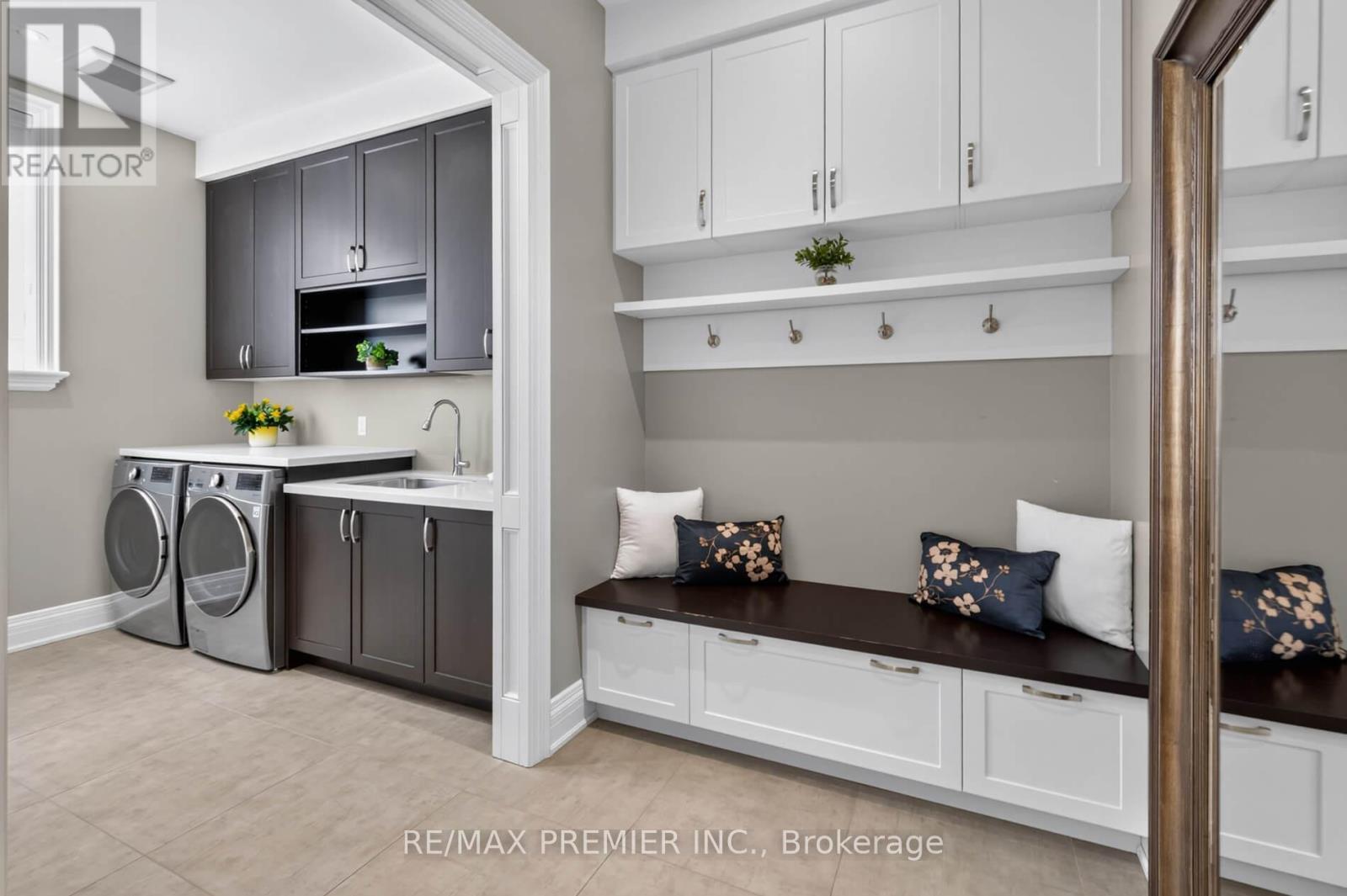 31 Sarracini Crescent, Vaughan, ON - Indoor Photo Showing Laundry Room