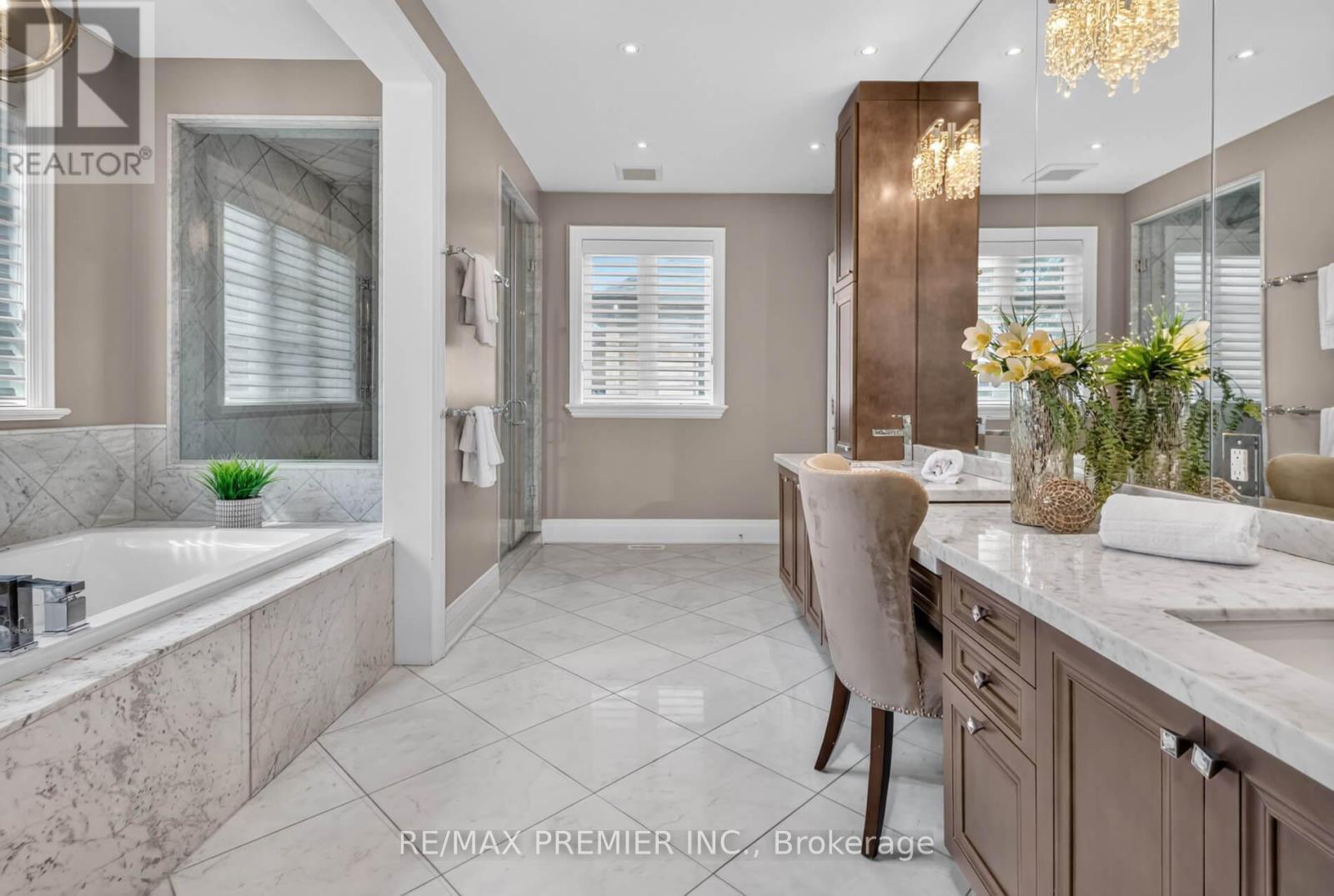 31 Sarracini Crescent, Vaughan, ON - Indoor Photo Showing Bathroom