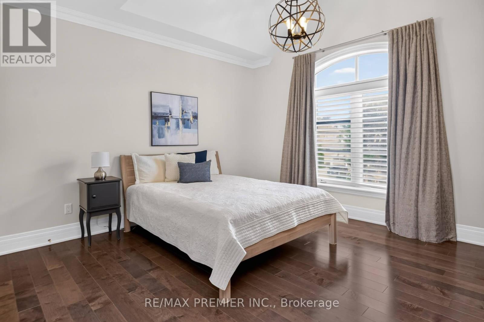 31 Sarracini Crescent, Vaughan, ON - Indoor Photo Showing Bedroom