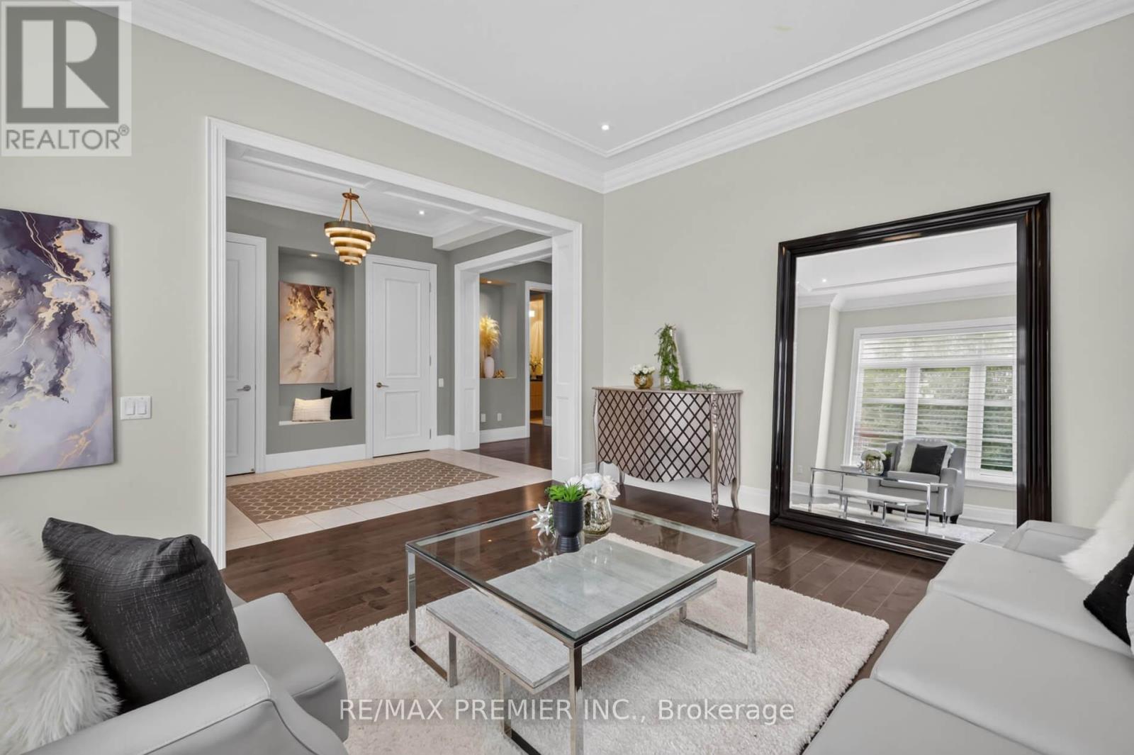 31 Sarracini Crescent, Vaughan, ON - Indoor Photo Showing Living Room