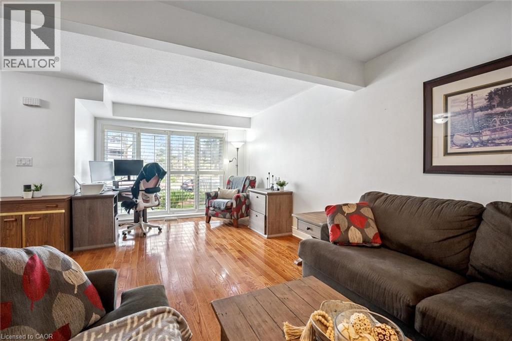 1418 Ghent Avenue, Burlington, ON - Indoor Photo Showing Living Room