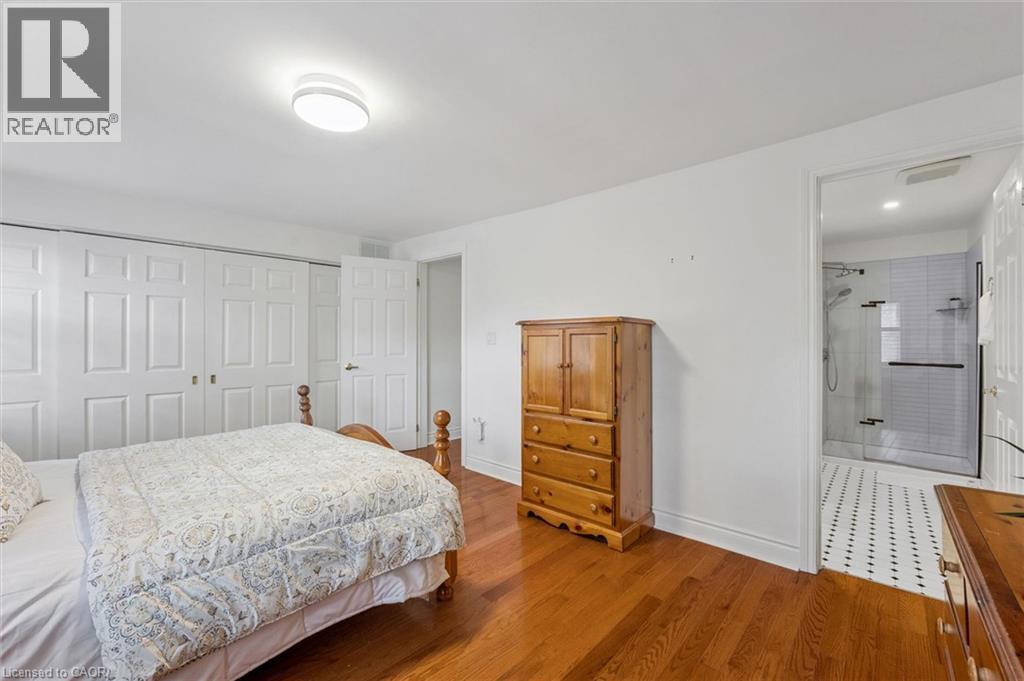 1418 Ghent Avenue, Burlington, ON - Indoor Photo Showing Bedroom