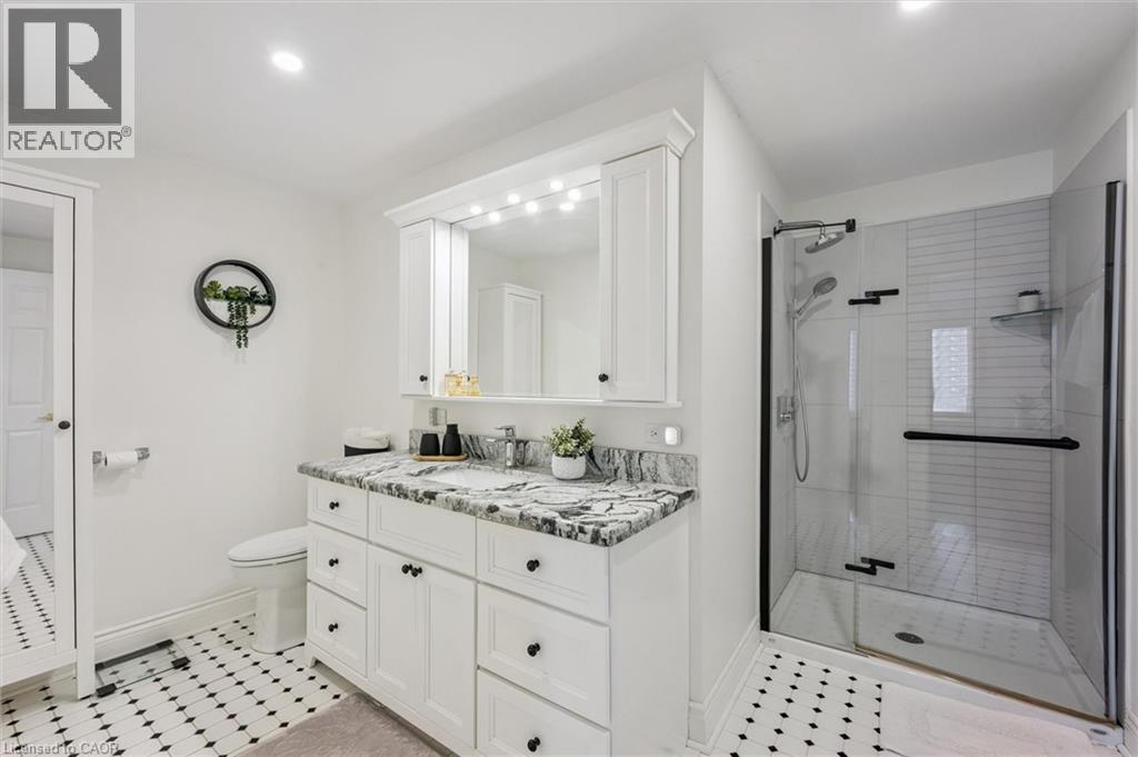1418 Ghent Avenue, Burlington, ON - Indoor Photo Showing Bathroom