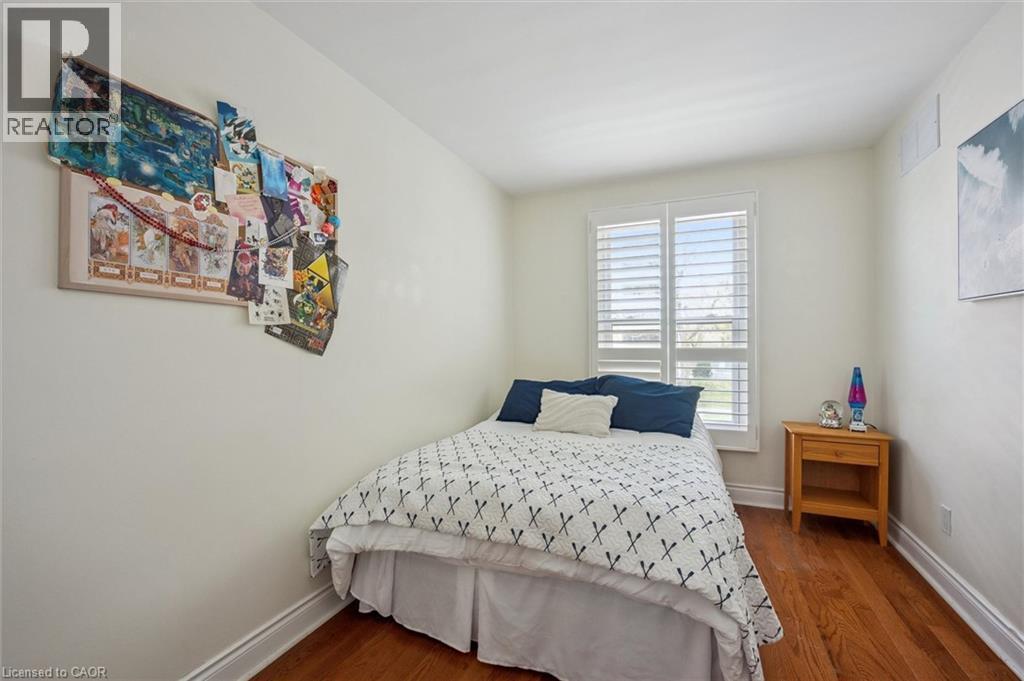 1418 Ghent Avenue, Burlington, ON - Indoor Photo Showing Bedroom
