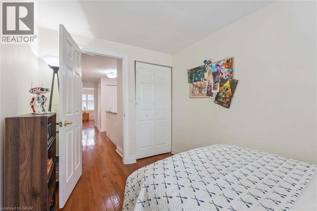 1418 Ghent Avenue, Burlington, ON - Indoor Photo Showing Bedroom