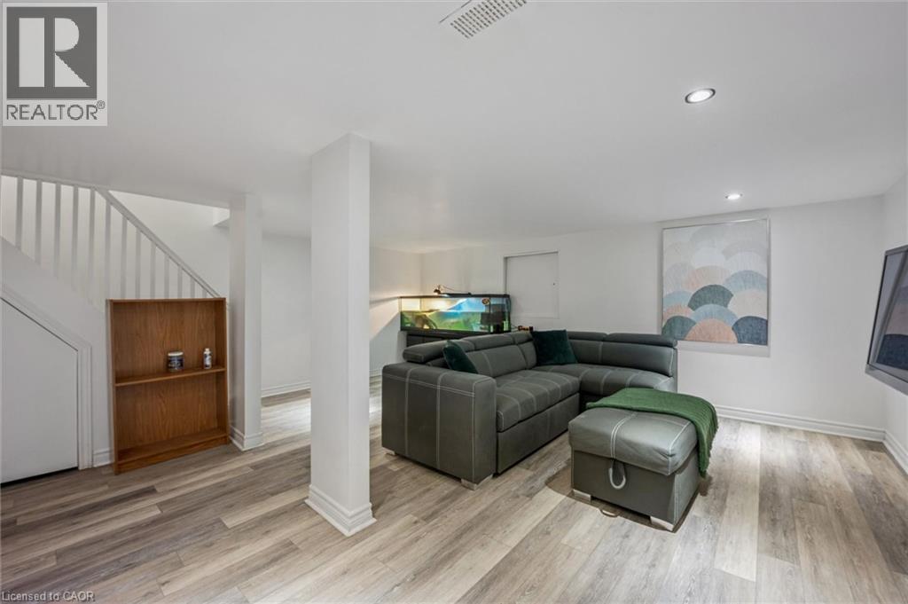 1418 Ghent Avenue, Burlington, ON - Indoor