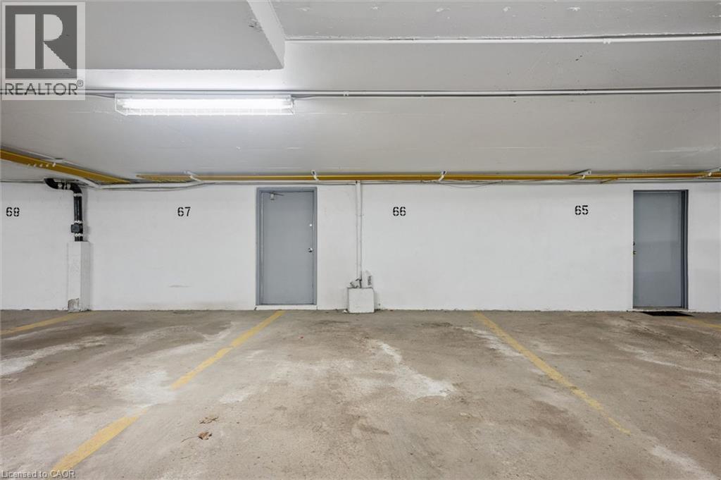 1418 Ghent Avenue, Burlington, ON - Indoor Photo Showing Garage