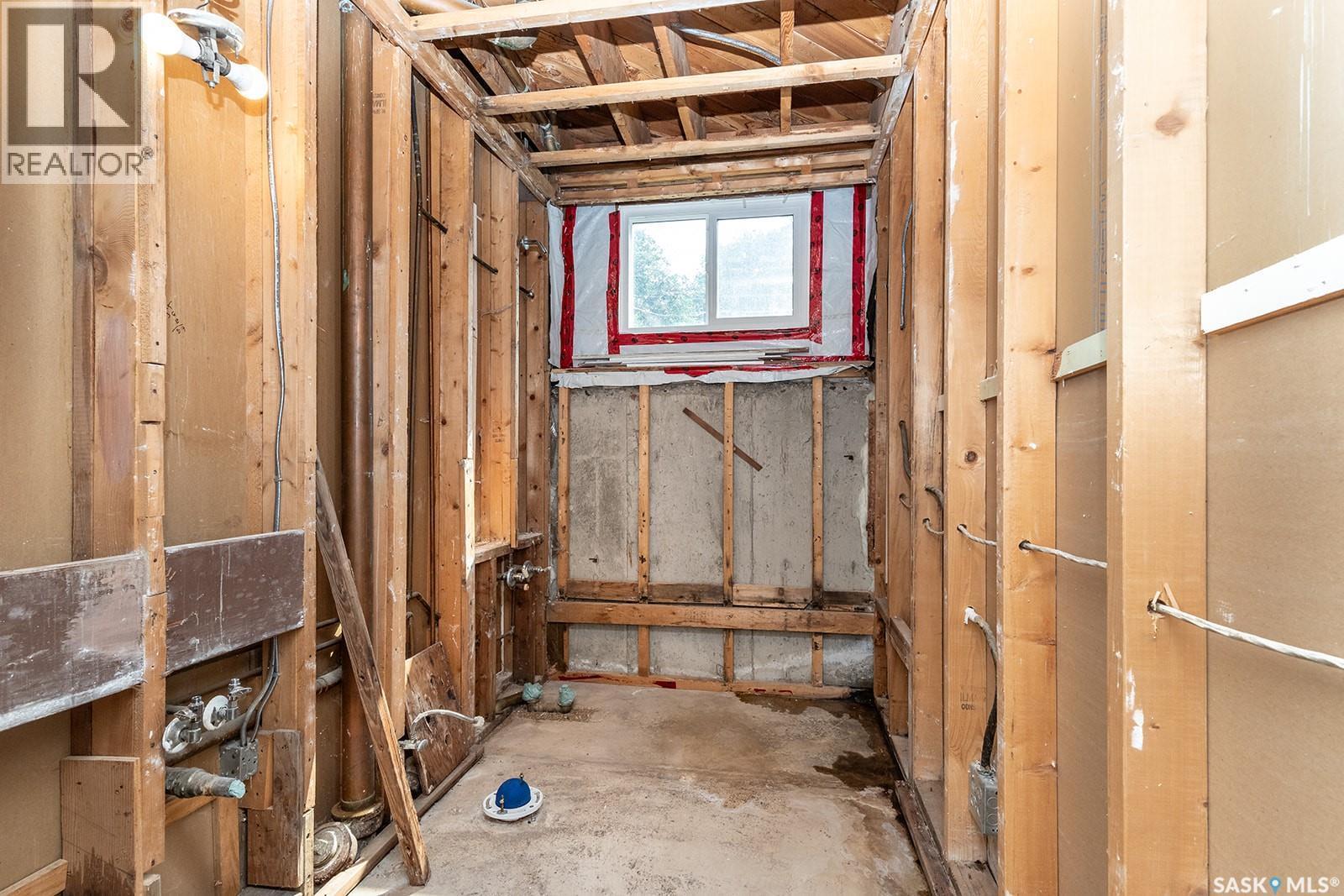 2113 Louise Avenue, Saskatoon, SK - Indoor