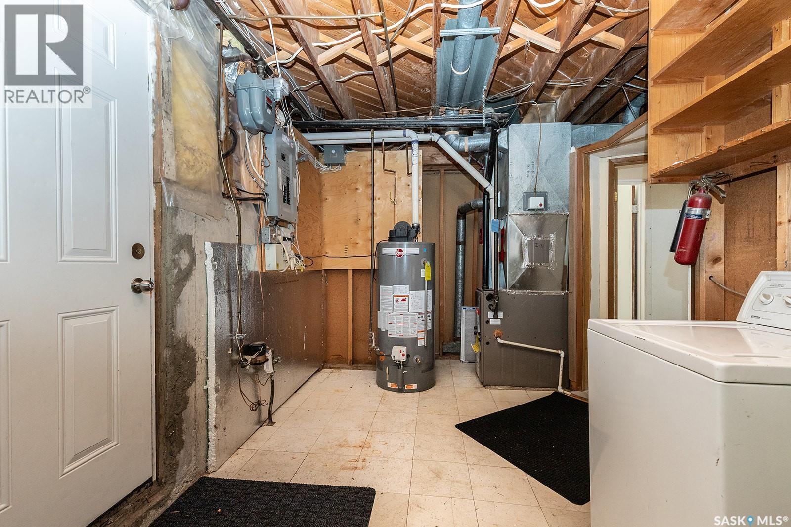 2113 Louise Avenue, Saskatoon, SK - Indoor Photo Showing Other Room