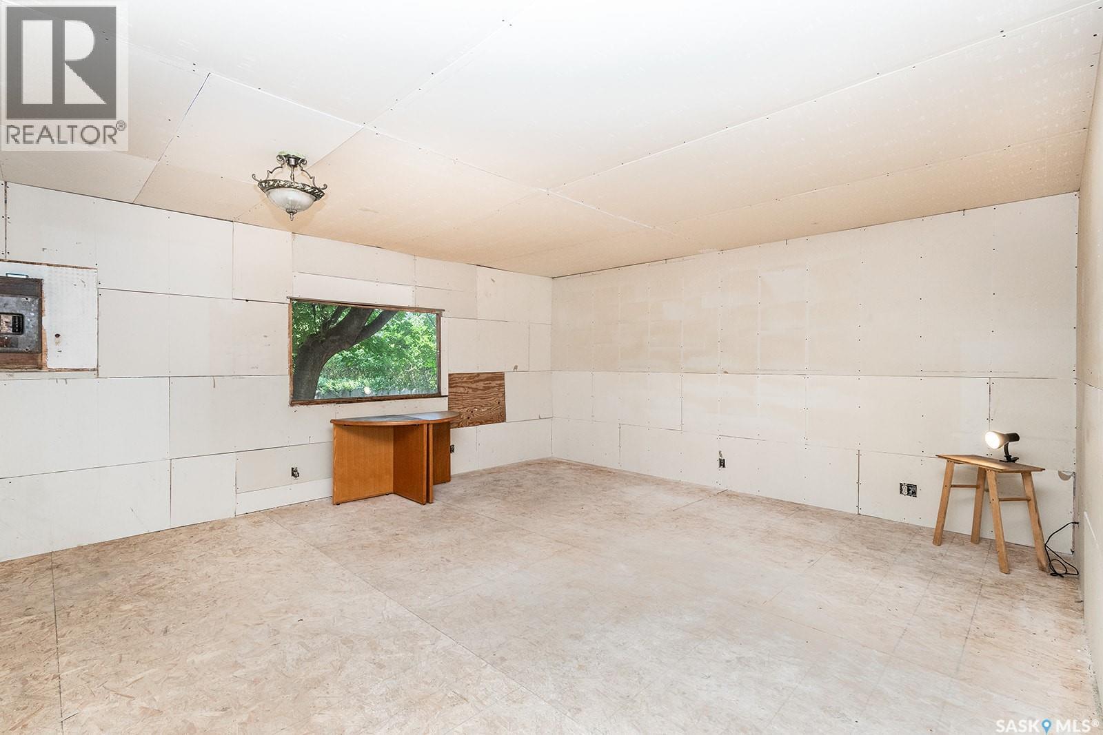 2113 Louise Avenue, Saskatoon, SK - Indoor Photo Showing Other Room