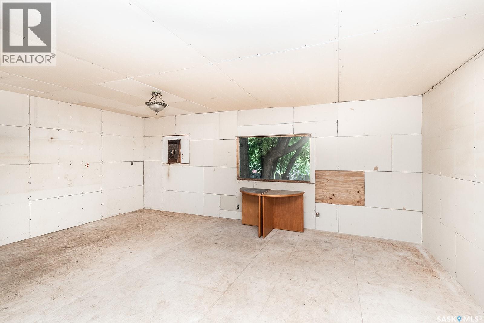 2113 Louise Avenue, Saskatoon, SK - Indoor Photo Showing Other Room