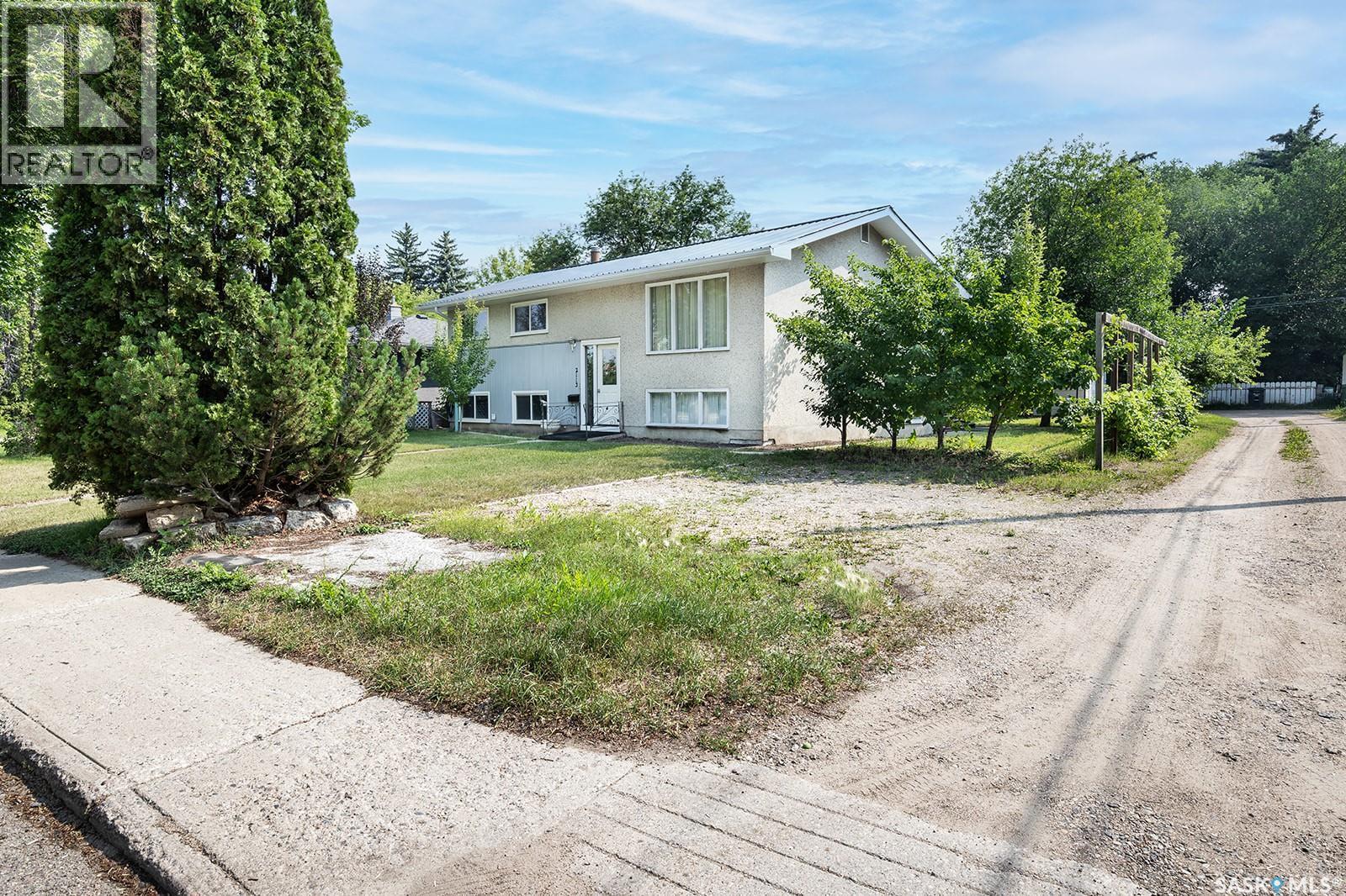 2113 Louise Avenue, Saskatoon, SK - Outdoor