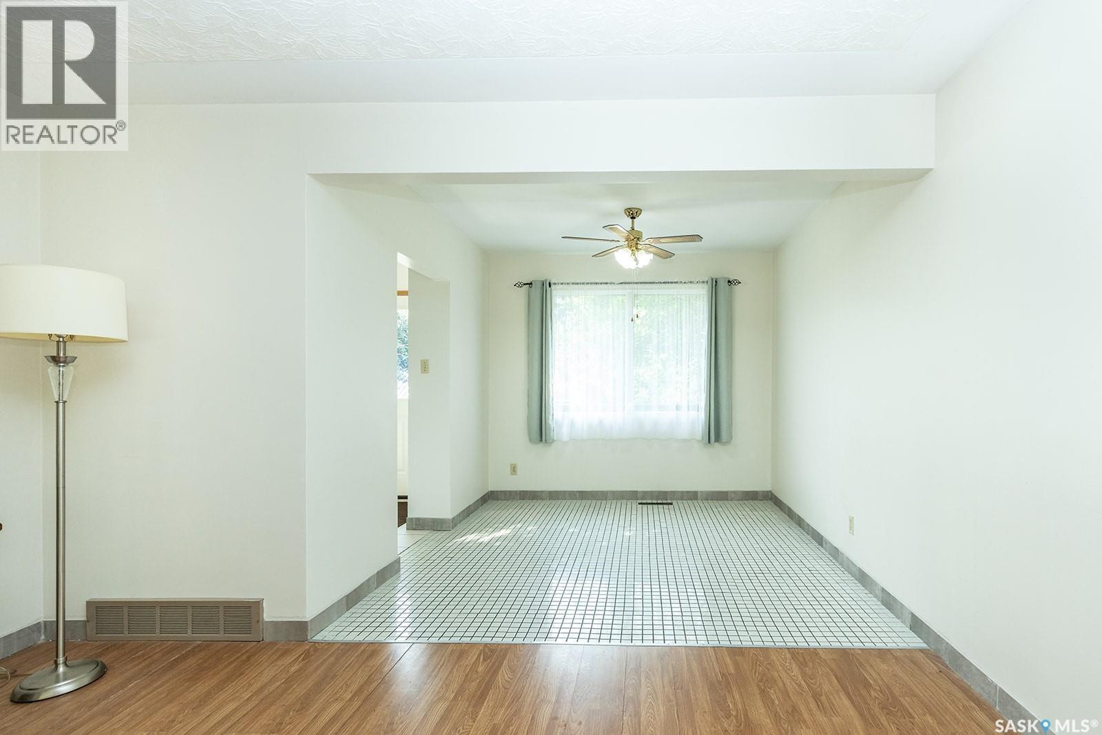 2113 Louise Avenue, Saskatoon, SK - Indoor Photo Showing Other Room