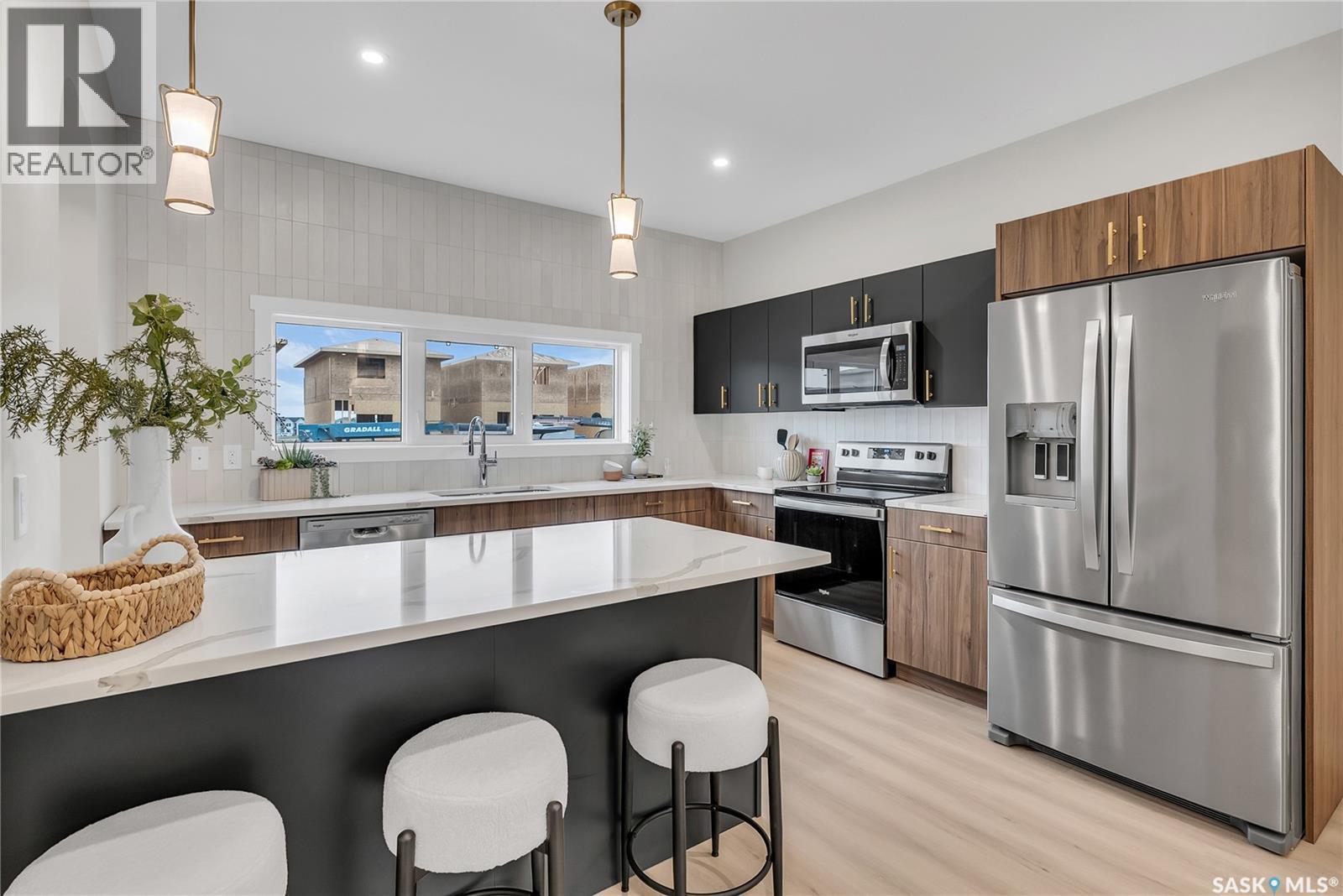 118 Amisk Way, Saskatoon, SK - Indoor Photo Showing Kitchen With Upgraded Kitchen