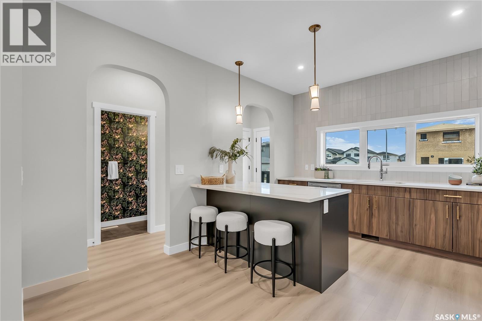 118 Amisk Way, Saskatoon, SK - Indoor Photo Showing Kitchen With Upgraded Kitchen