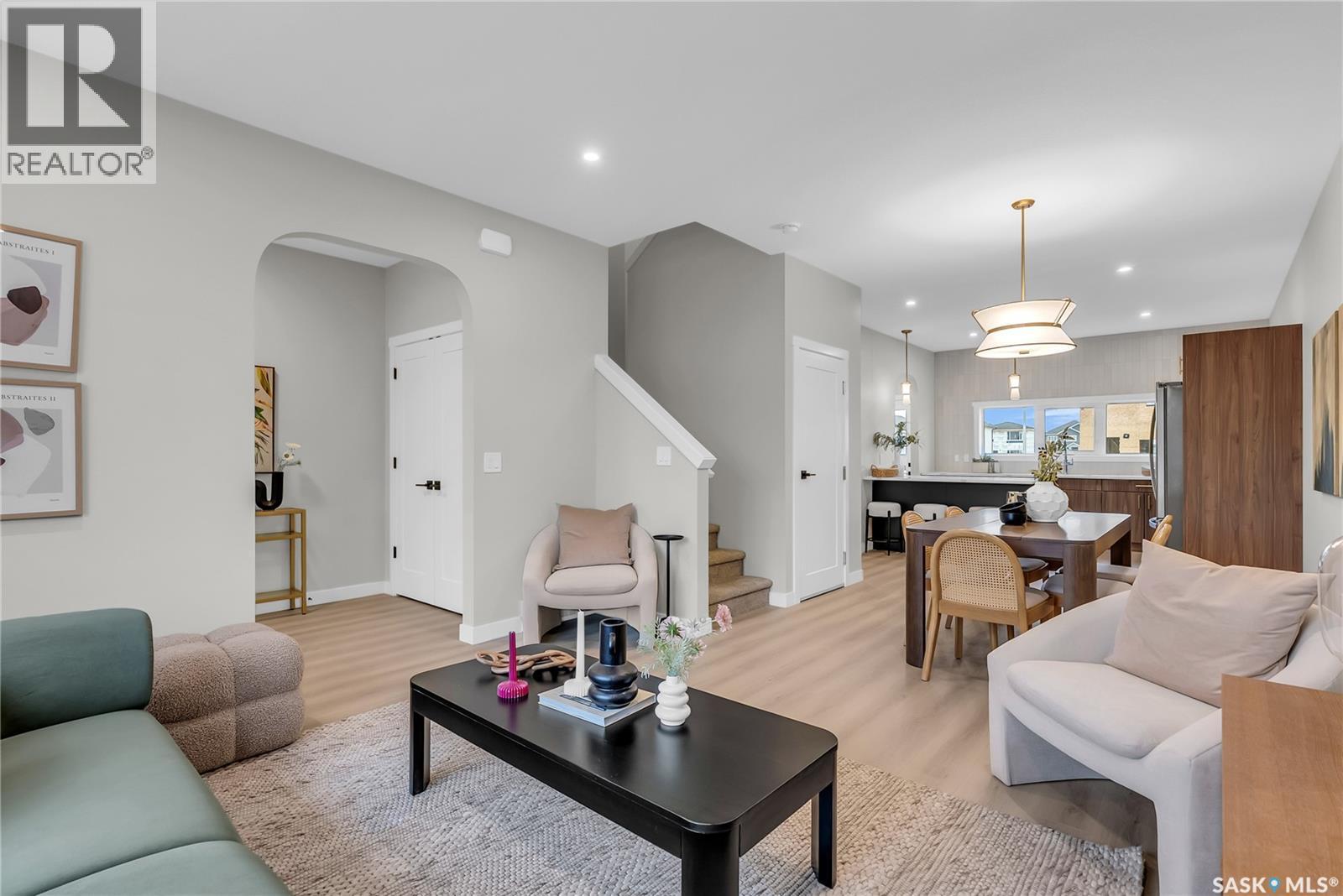 118 Amisk Way, Saskatoon, SK - Indoor Photo Showing Living Room