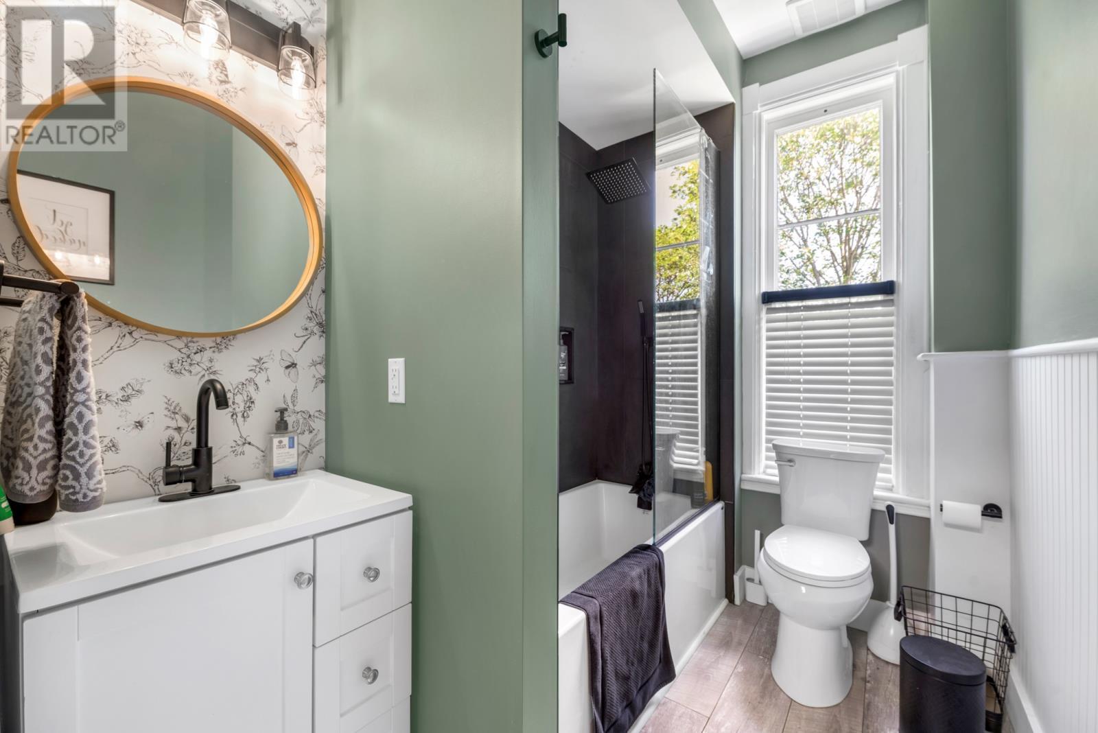 3pcs Bath - 176 Patrick Street, St. John'S, NL - Indoor Photo Showing Bathroom