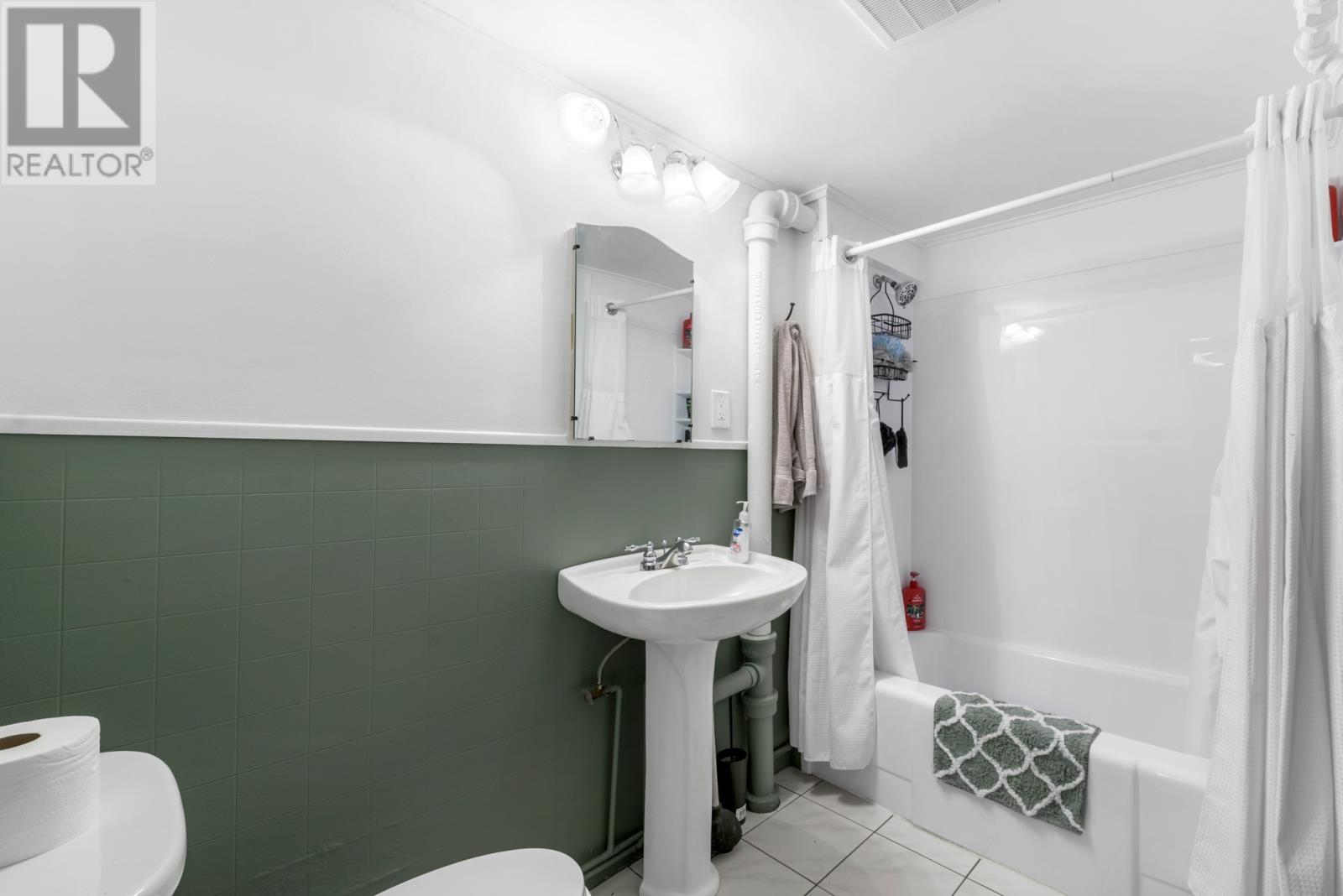 Lower Level 3pcs Bath - 176 Patrick Street, St. John'S, NL - Indoor Photo Showing Bathroom